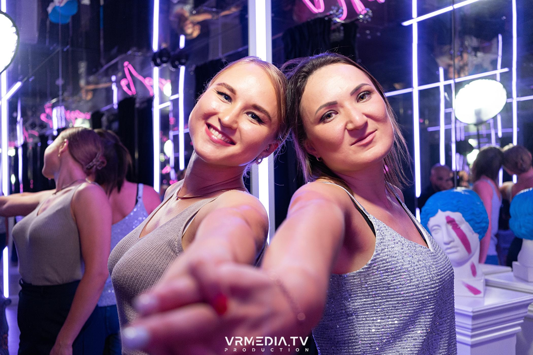 «Золотые нулевые» в караоке-баре «Volna»