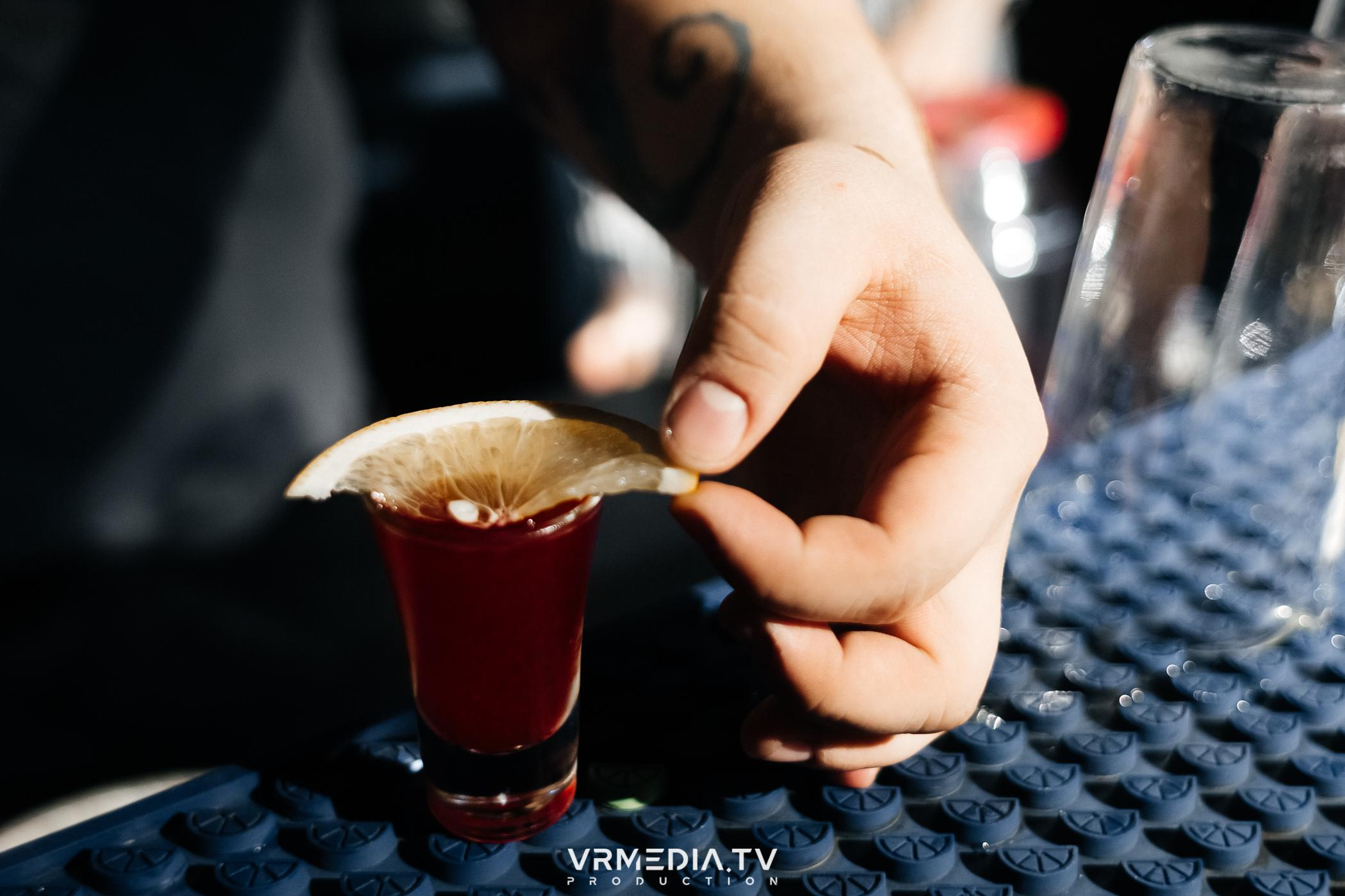 «Gentlemen show» в караоке-баре «Volna»