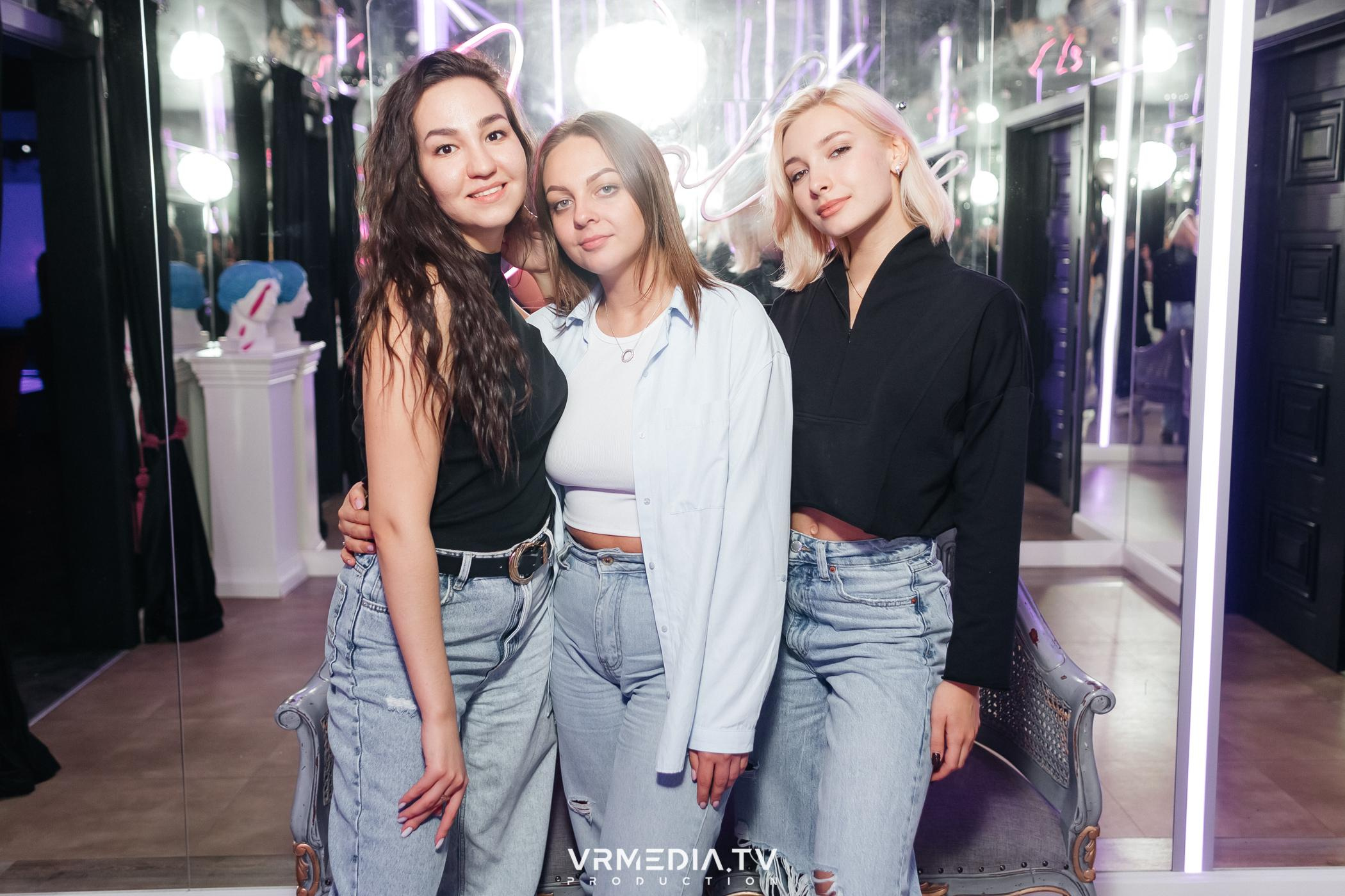 DANCE COCTAIL в караоке-баре «Volna»