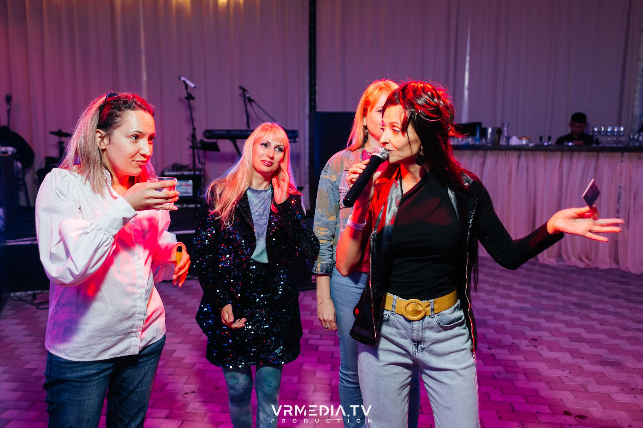 Дискотека 90-х в ресторане «Империя»