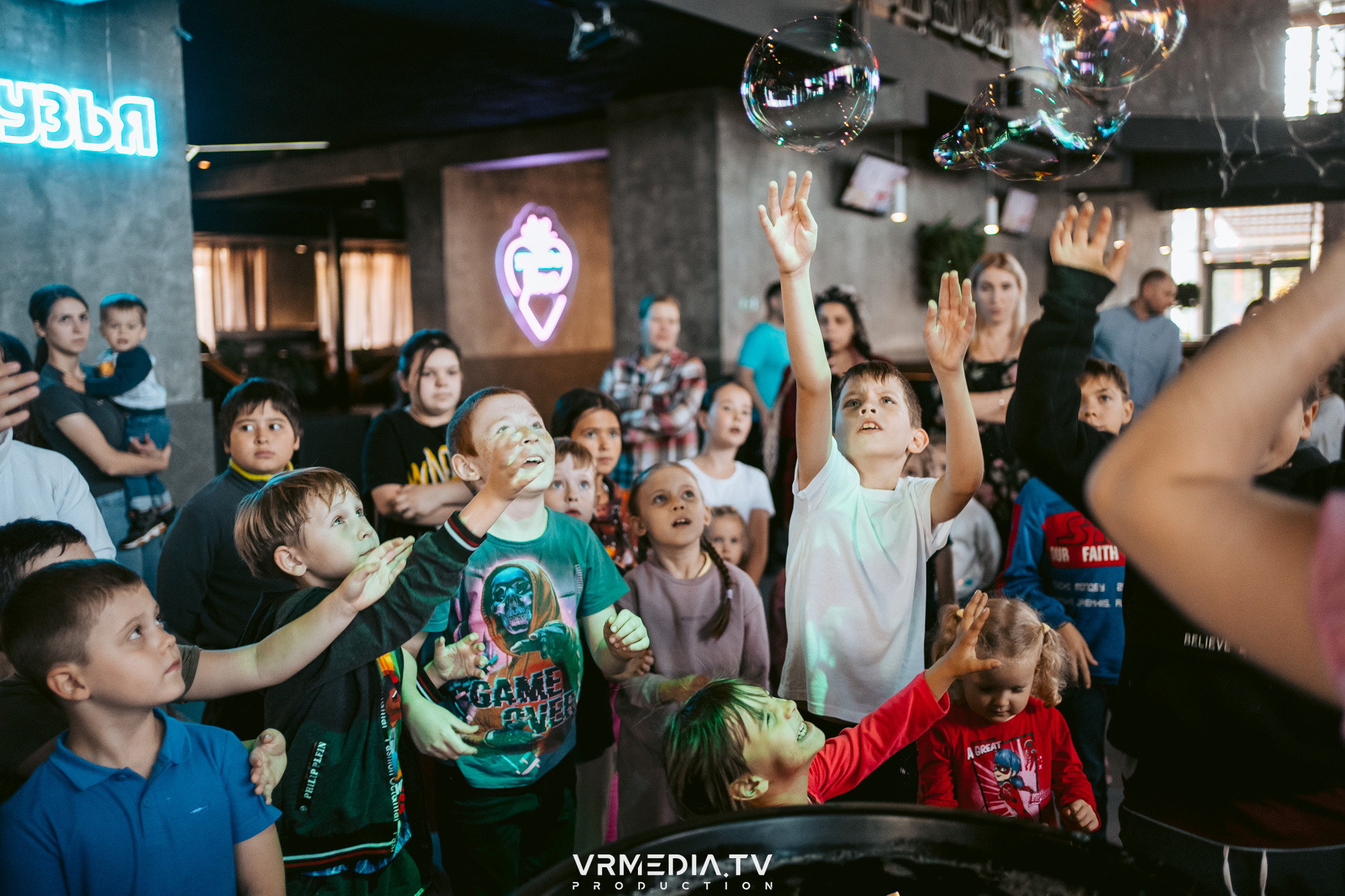 Baby time в баре «Друзья»