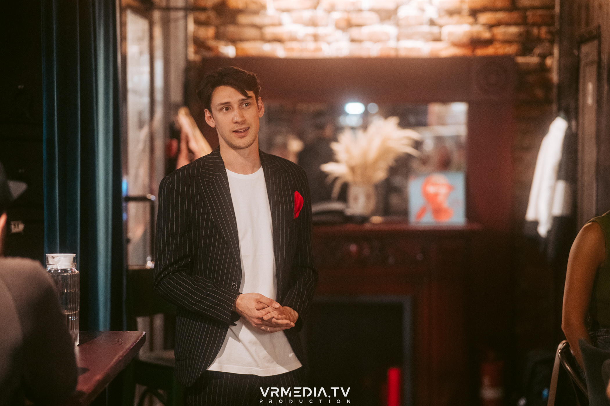 Стихи и Вино в баре «Supreme»