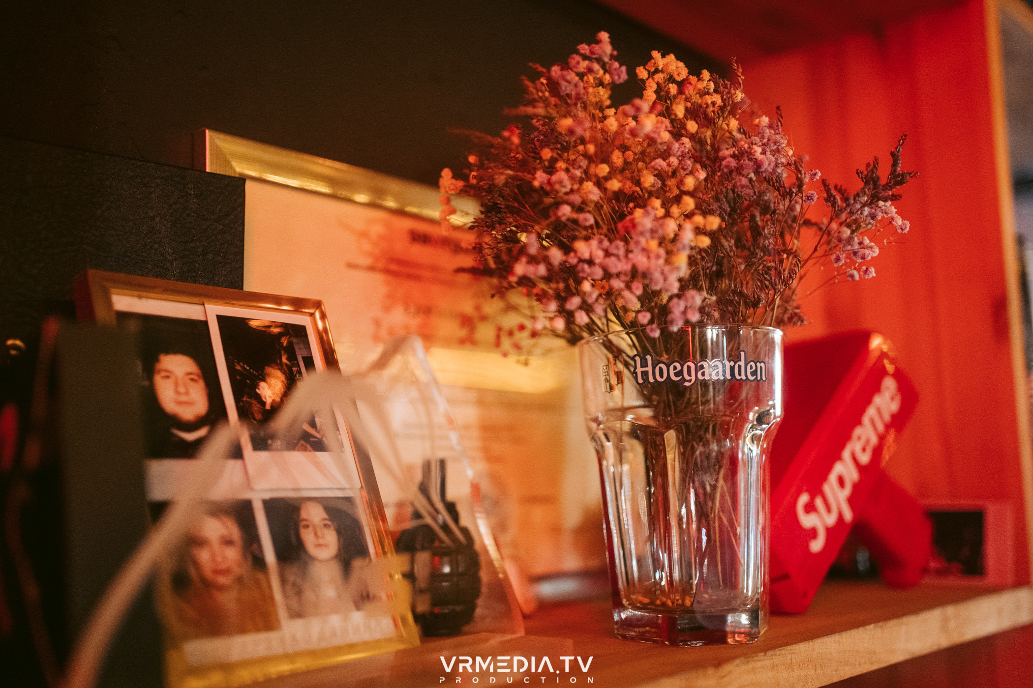 Стихи и Вино в баре «Supreme»