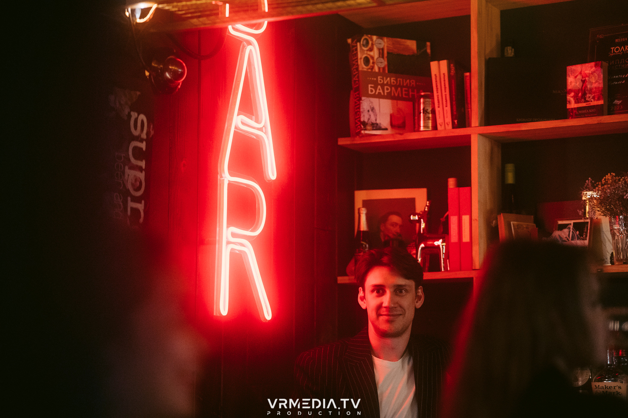 Стихи и Вино в баре «Supreme»