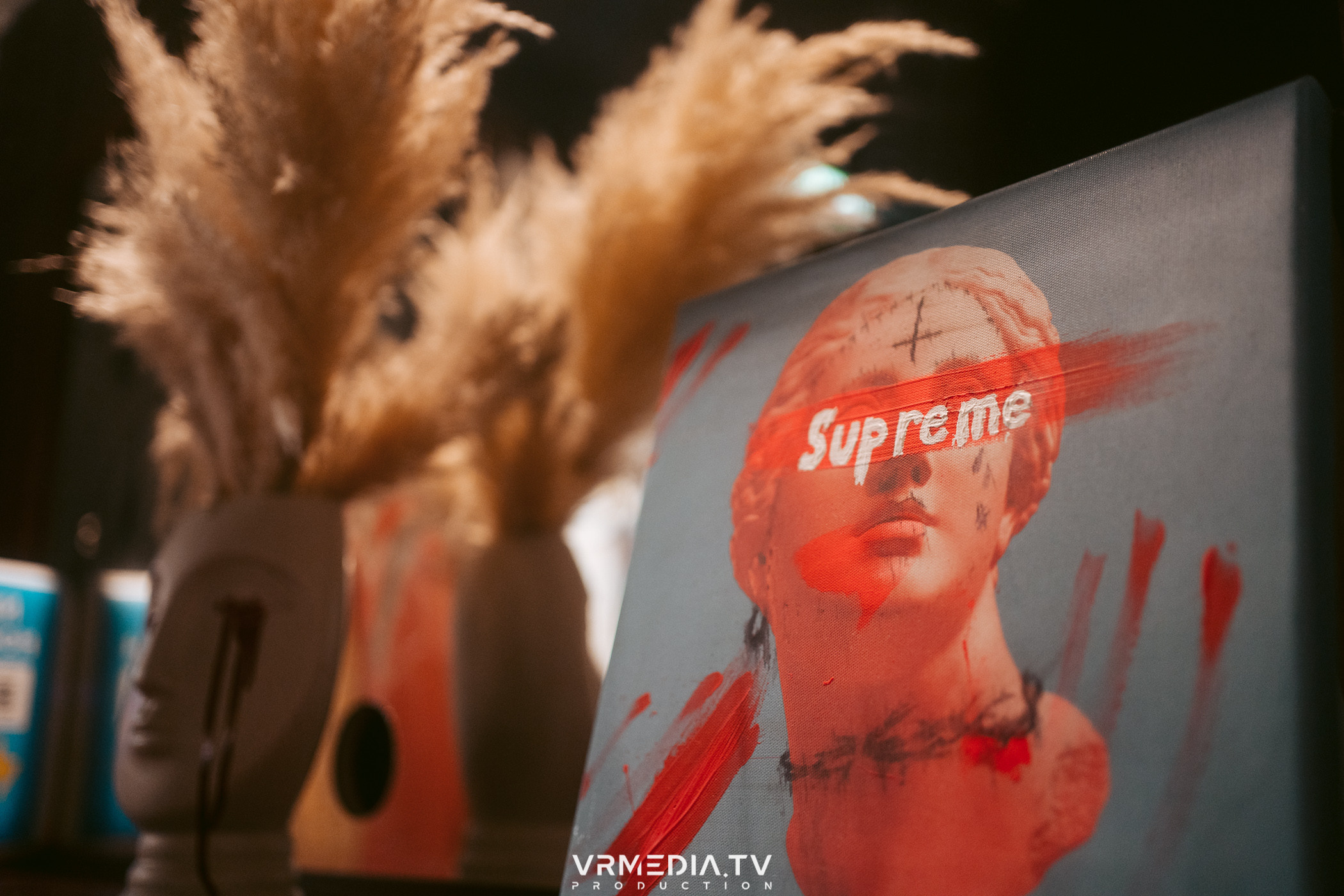 Стихи и Вино в баре «Supreme»