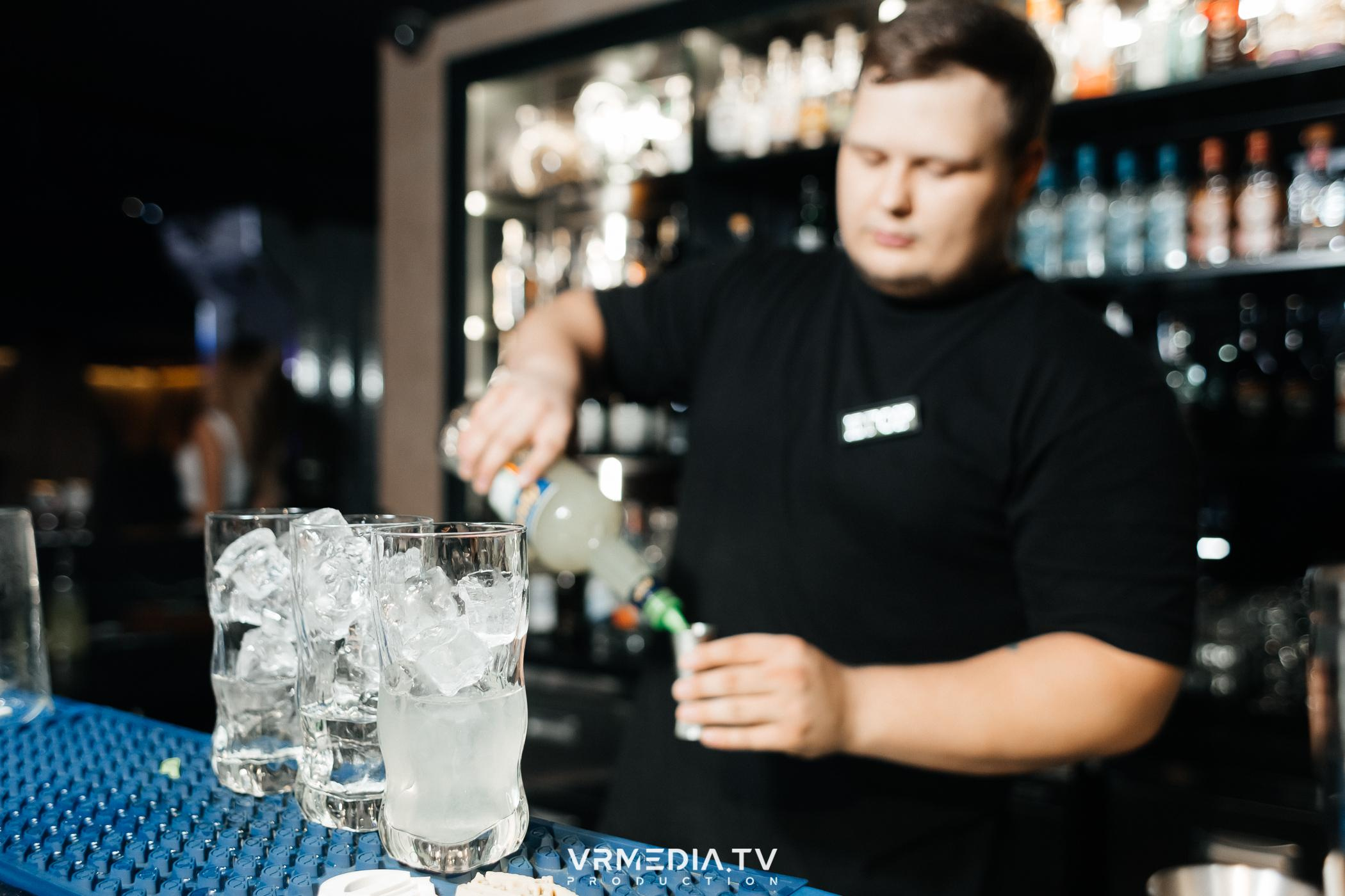 DANCE COCTAIL в караоке-баре «Volna»