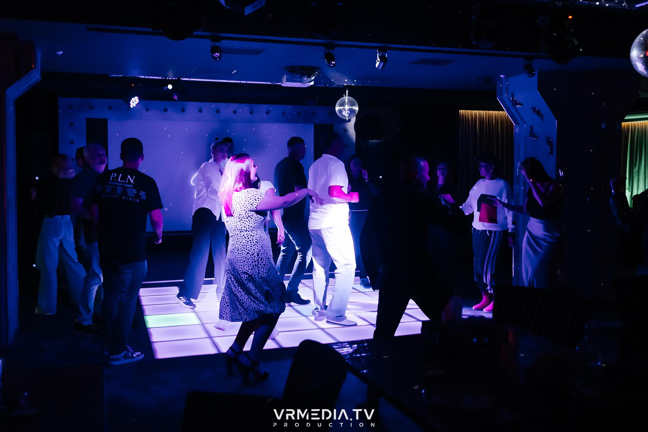 DANCE COCTAIL в караоке-баре «Volna»