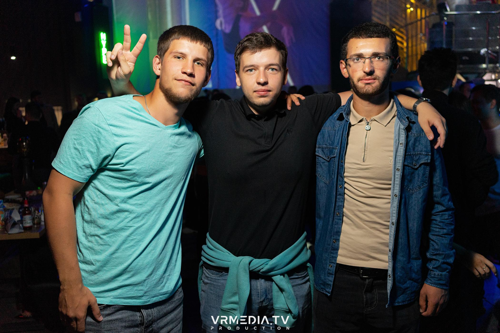 Выходные в баре «DOSKI»