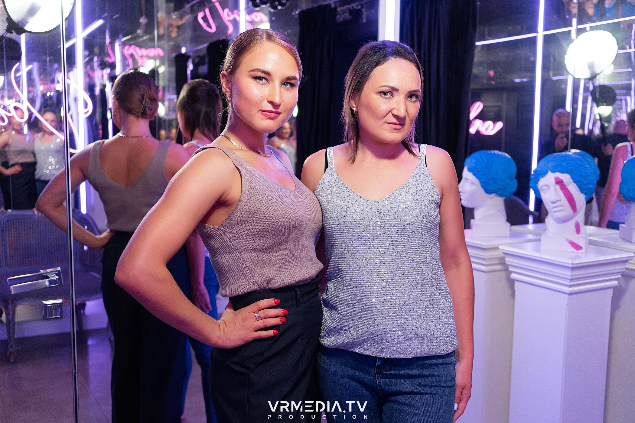 «Золотые нулевые» в караоке-баре «Volna»