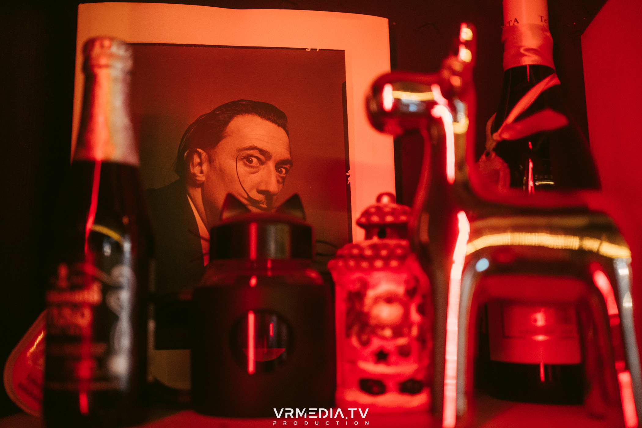 Стихи и Вино в баре «Supreme»