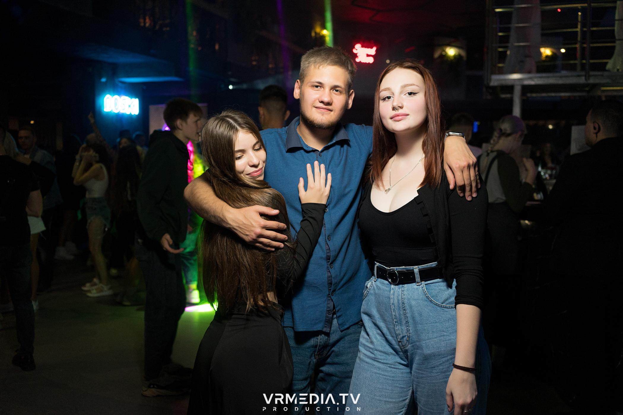 Выходные в баре «DOSKI»