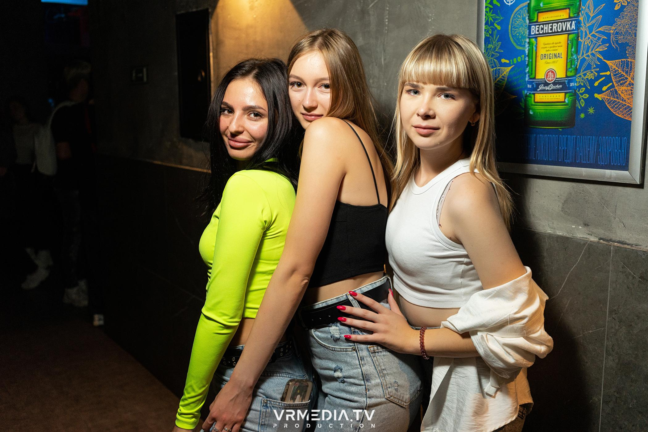 Выходные в баре «DOSKI»