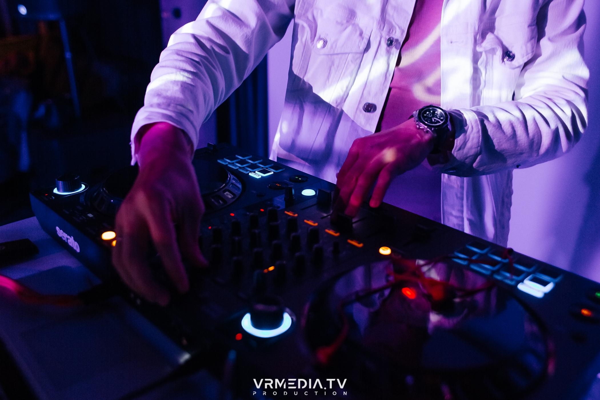 DANCE COCTAIL в караоке-баре «Volna»