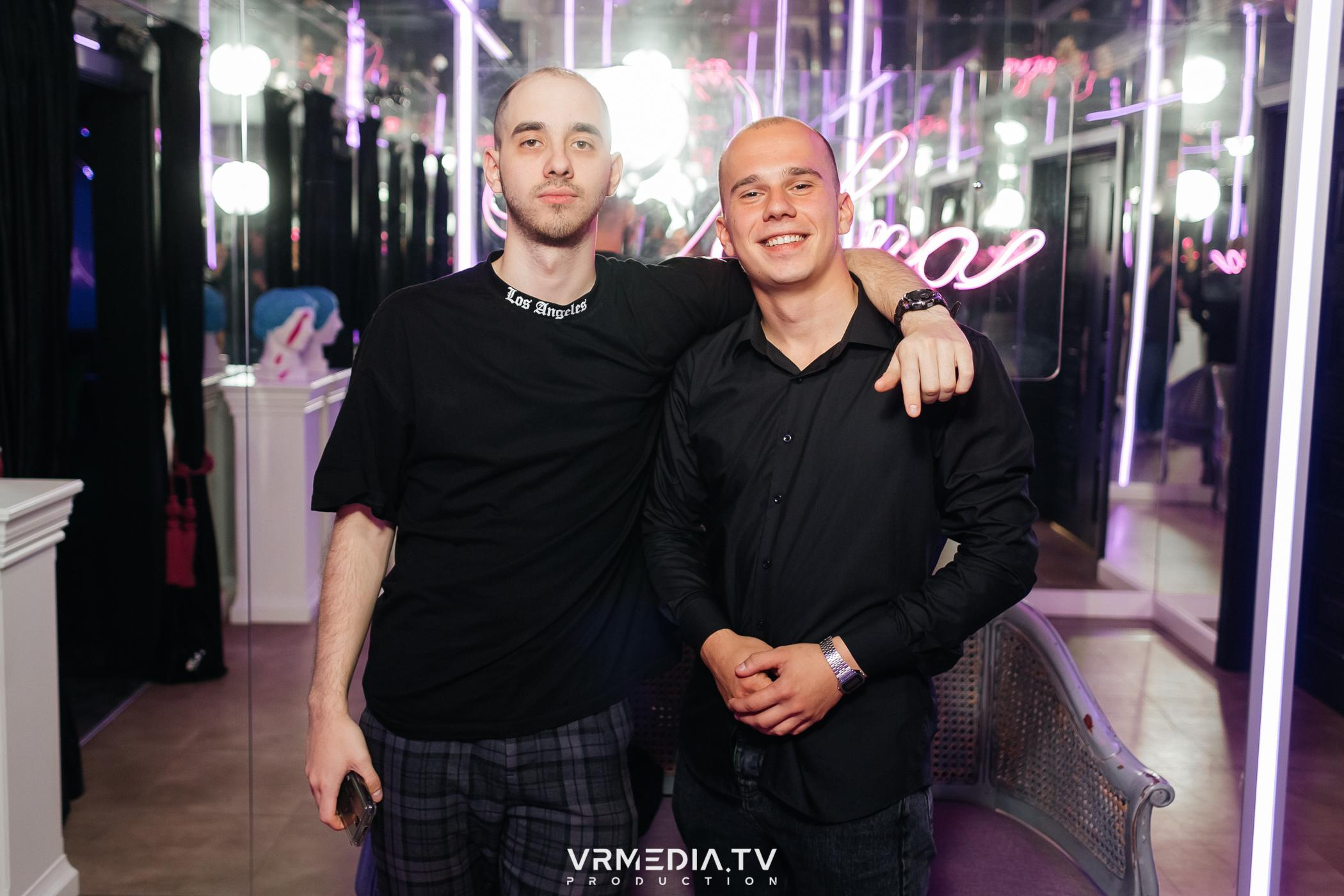 «Gentlemen show» в караоке-баре «Volna»