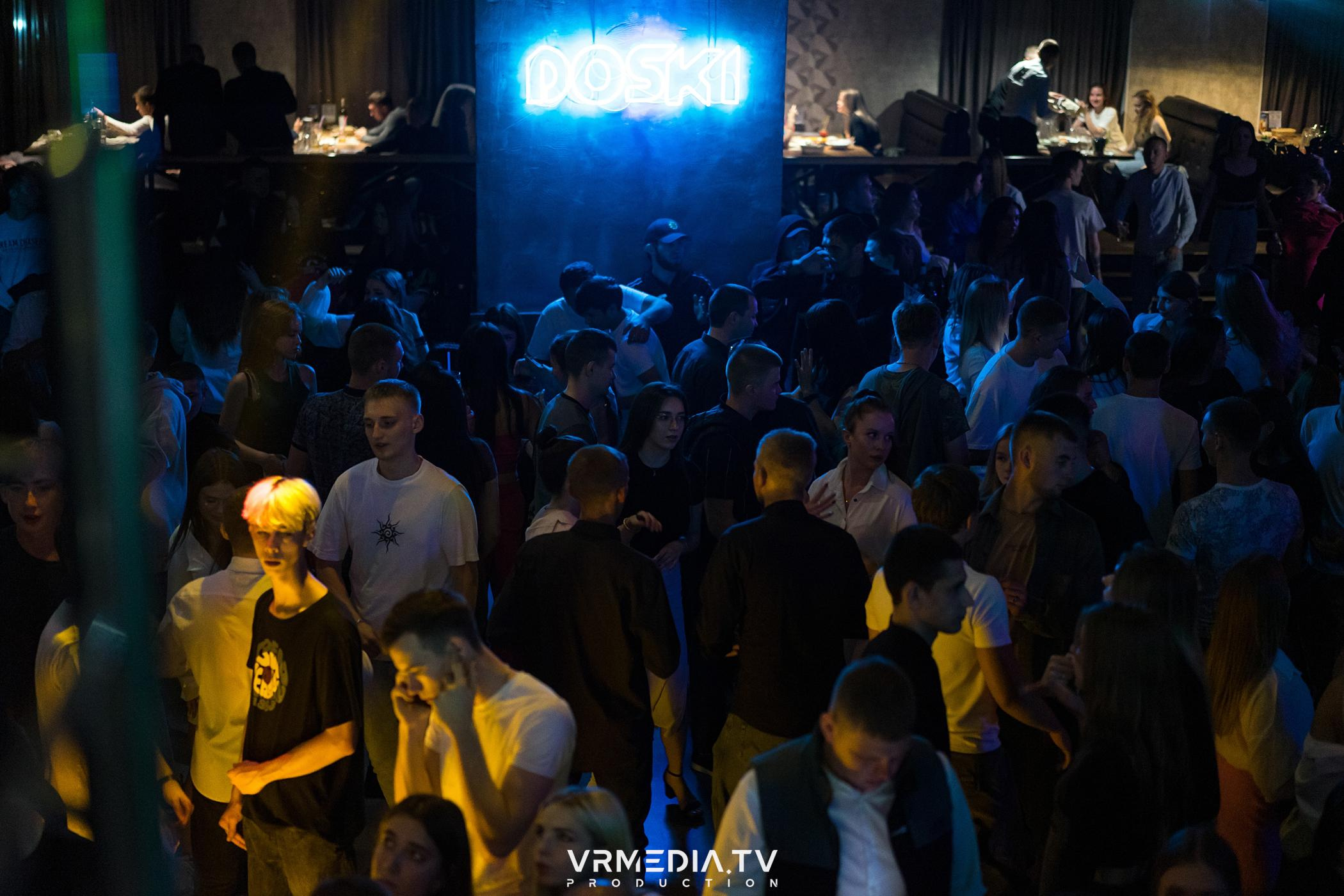 Выходные в баре «DOSKI»