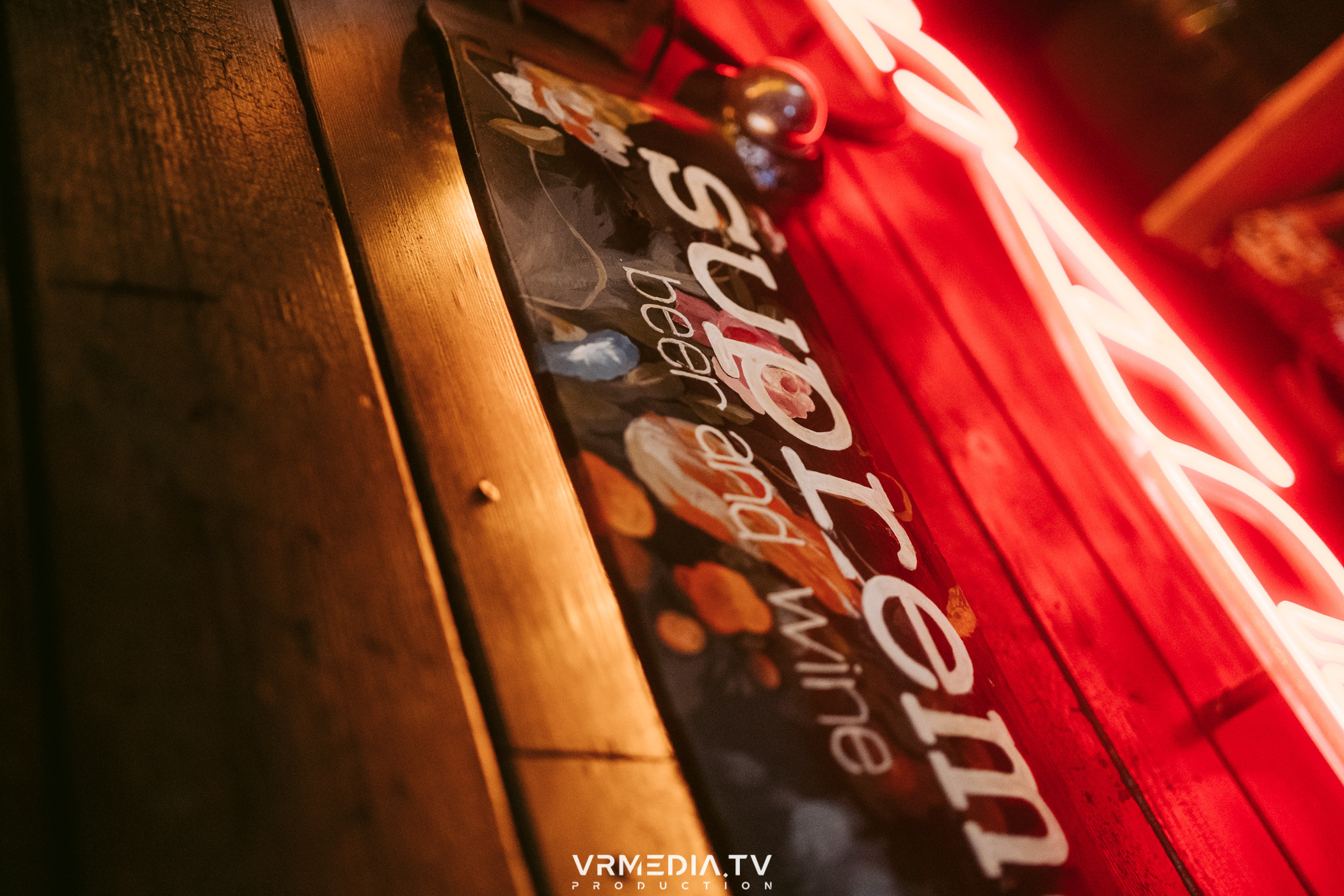 Стихи и Вино в баре «Supreme»