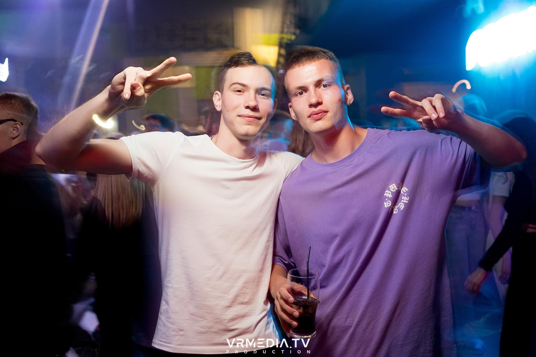 Выходные в баре «DOSKI»