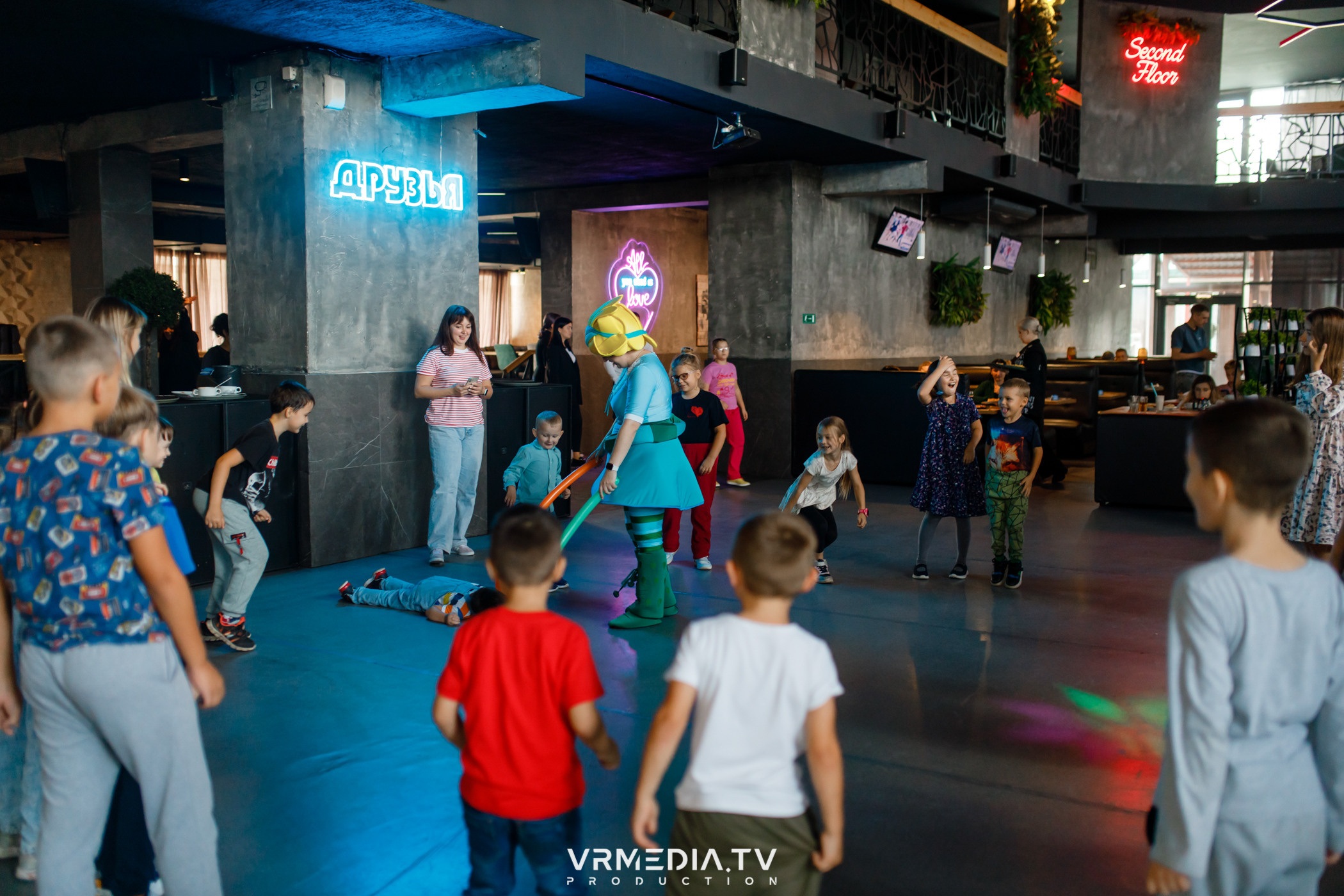 Baby time в баре «Друзья»