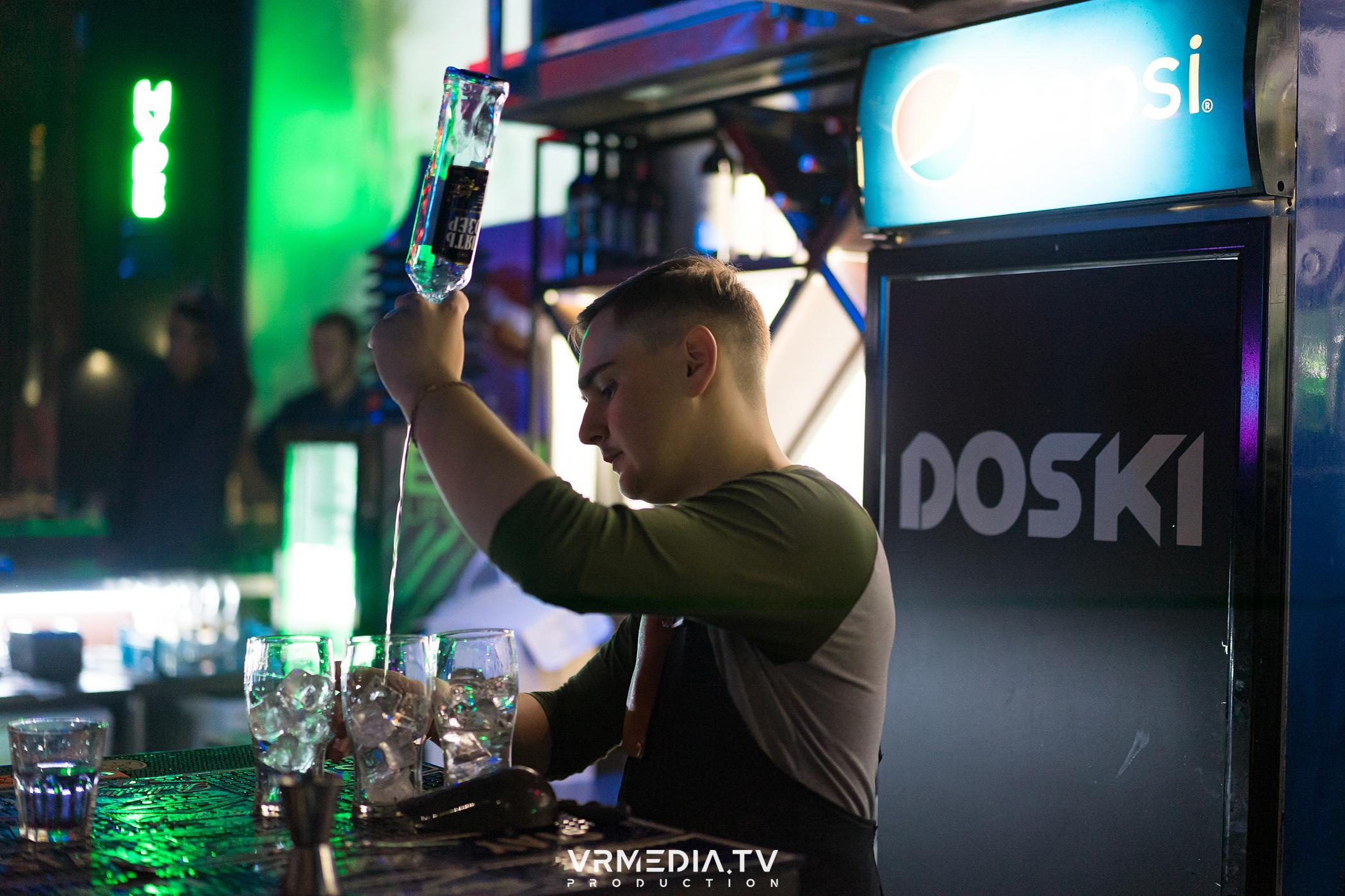 Выходные в баре «DOSKI»