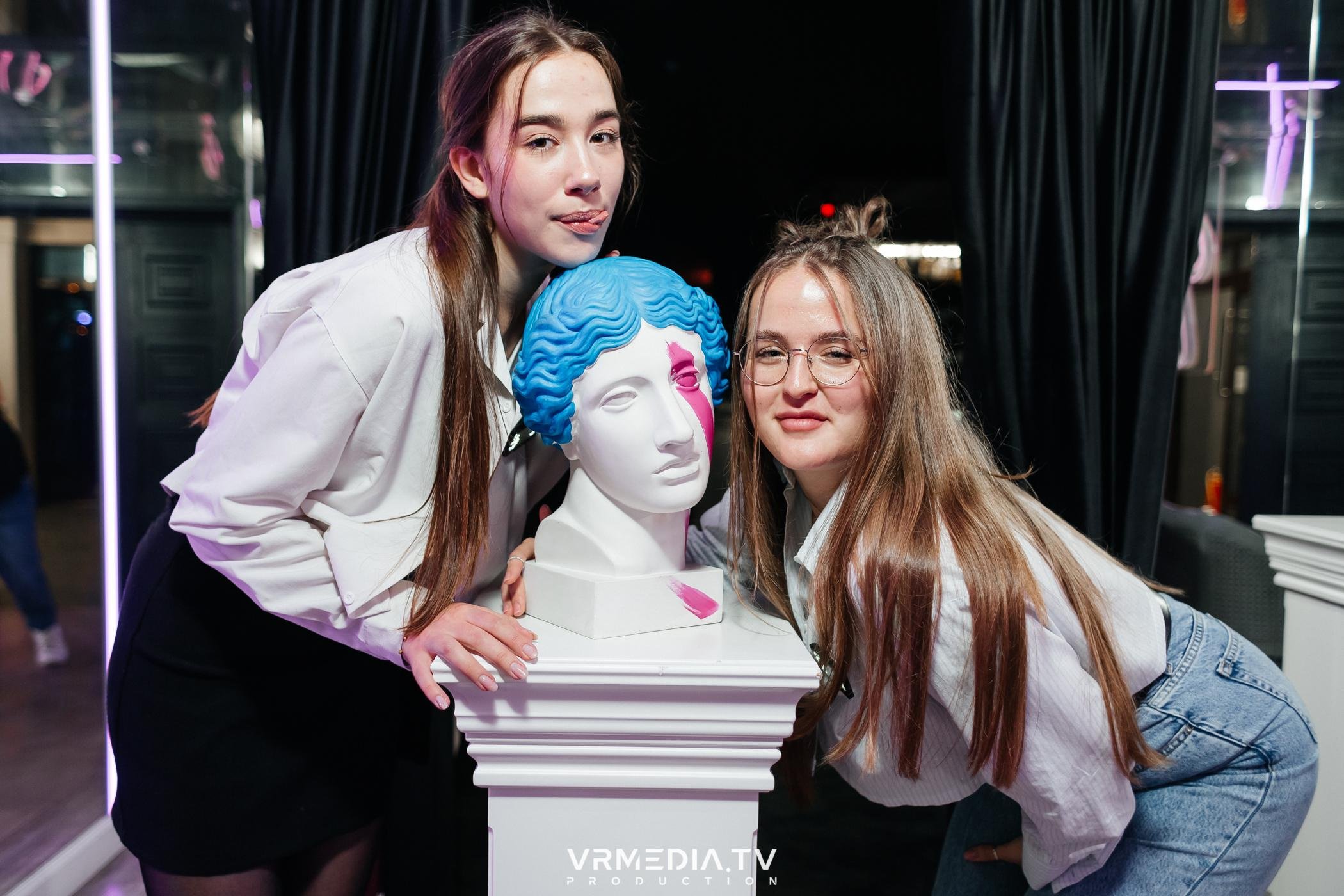 Выходные в караоке-баре «Volna»