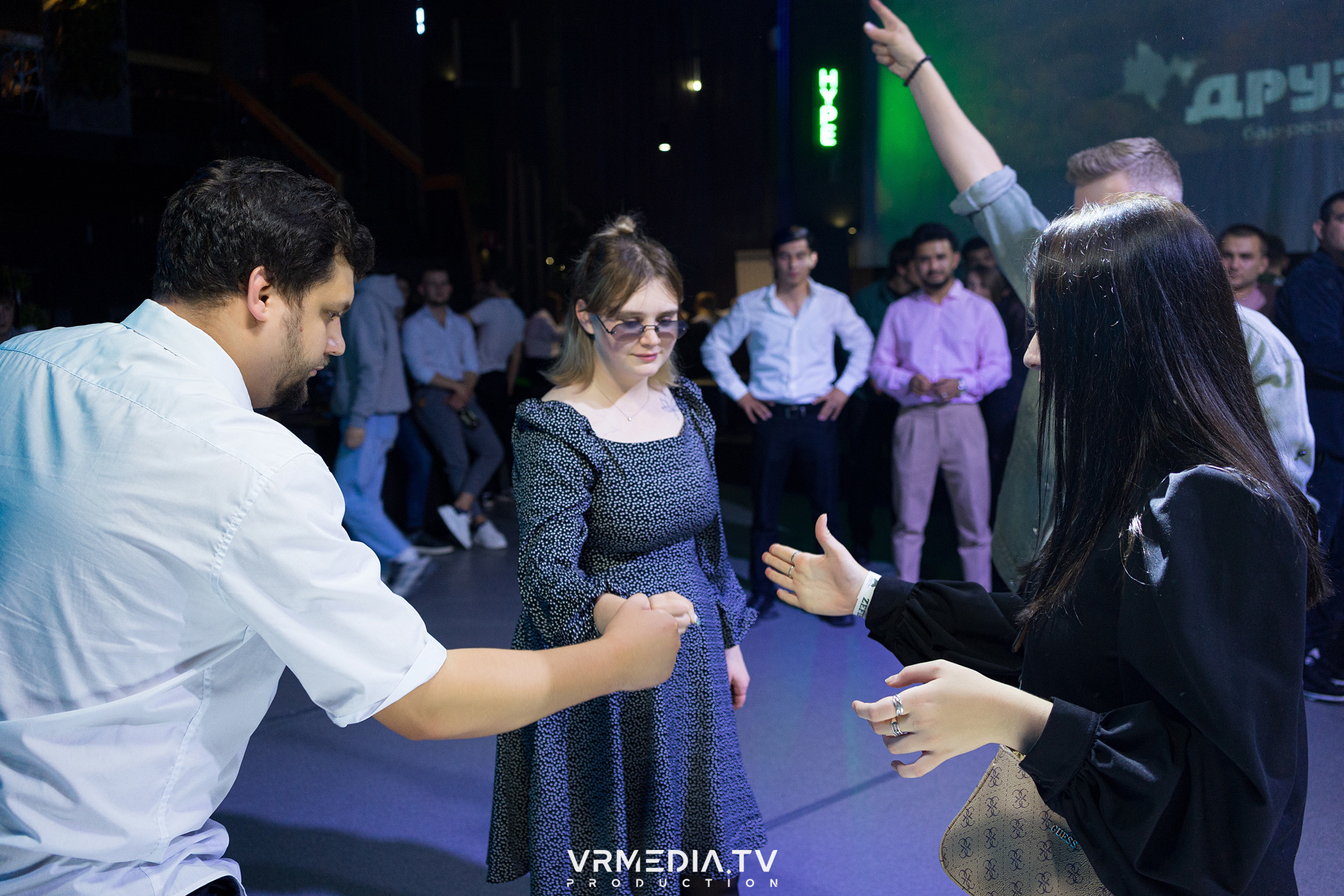 Выходные в баре «Друзья»