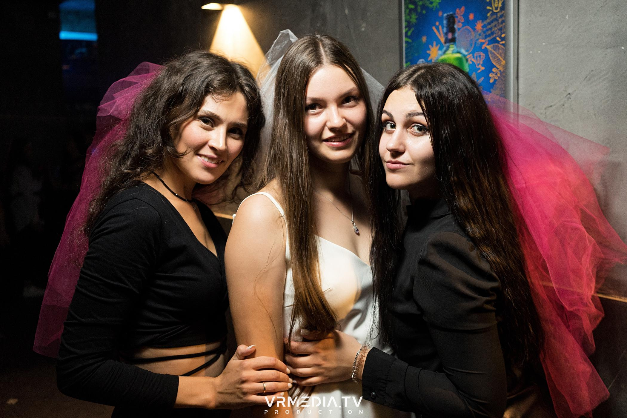 Выходные в баре «DOSKI»