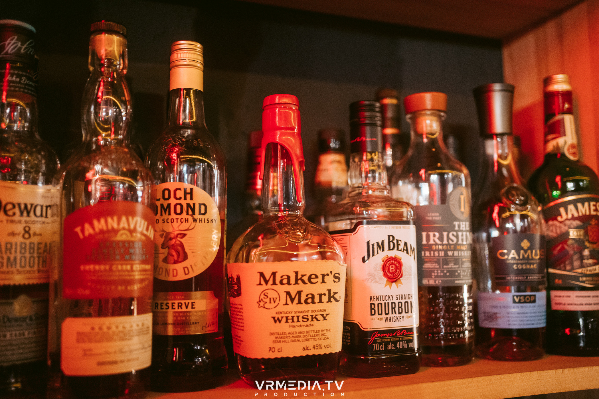 Стихи и Вино в баре «Supreme»