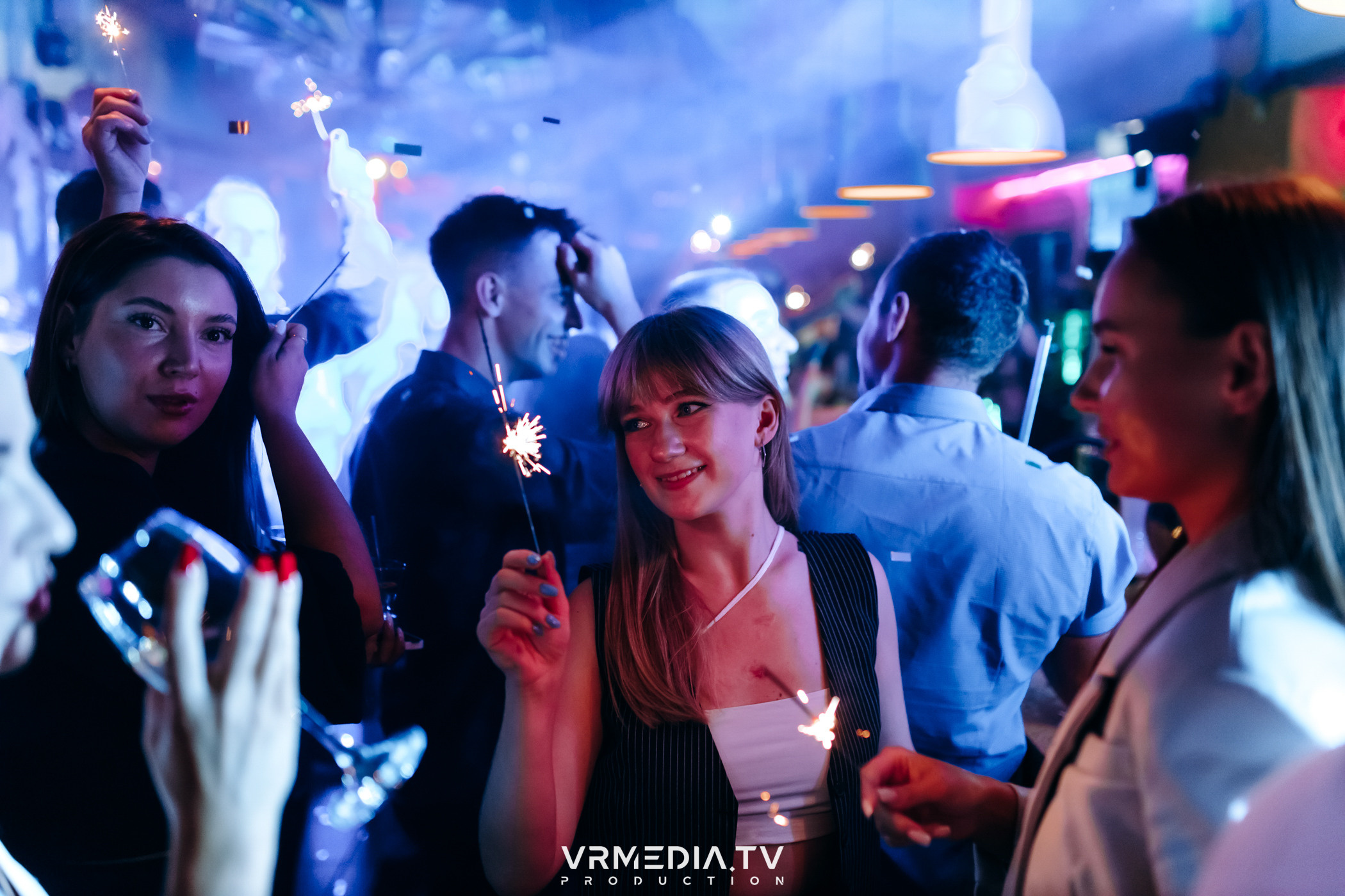 Бару «Cosmo» — 8 лет!