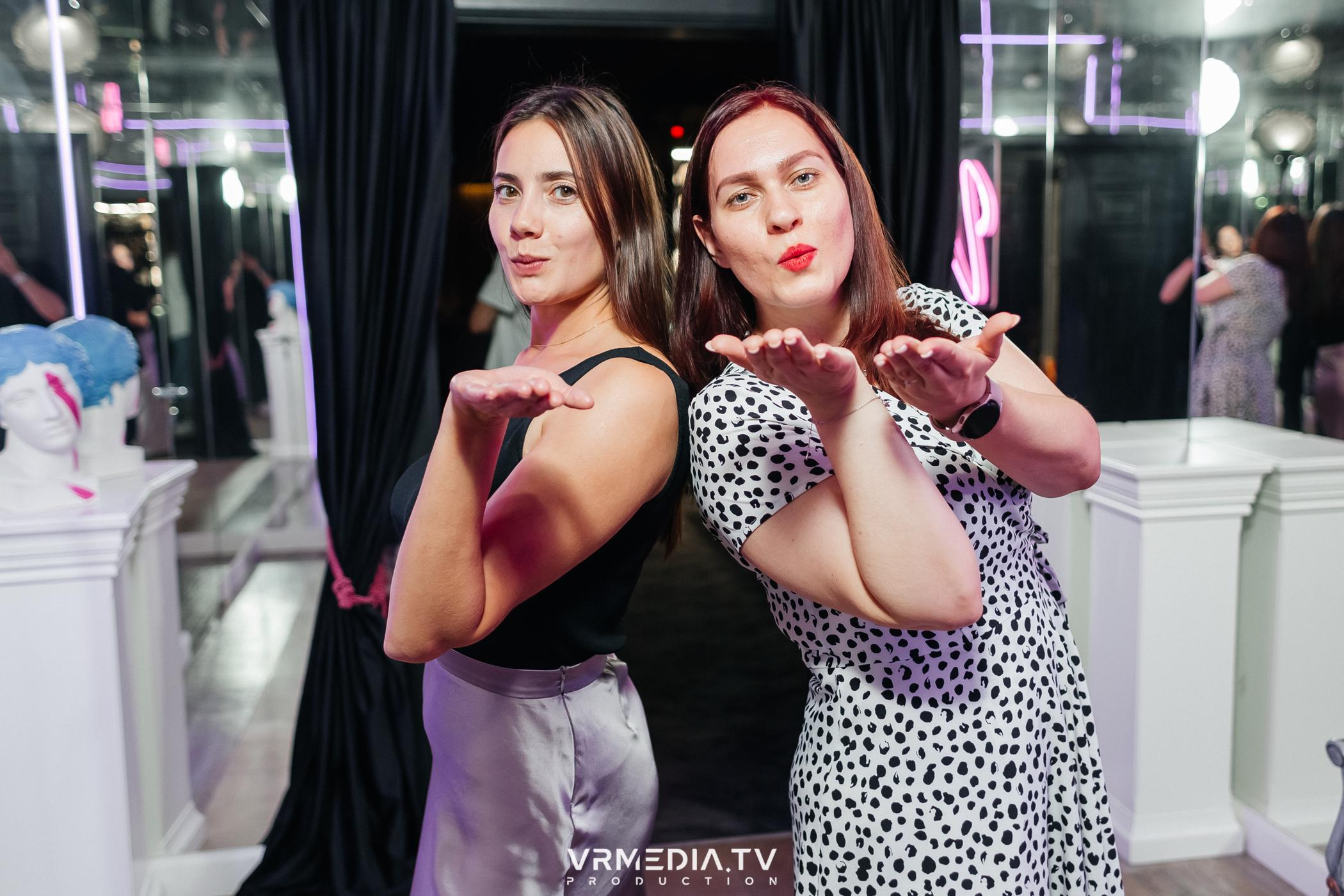 DANCE COCTAIL в караоке-баре «Volna»