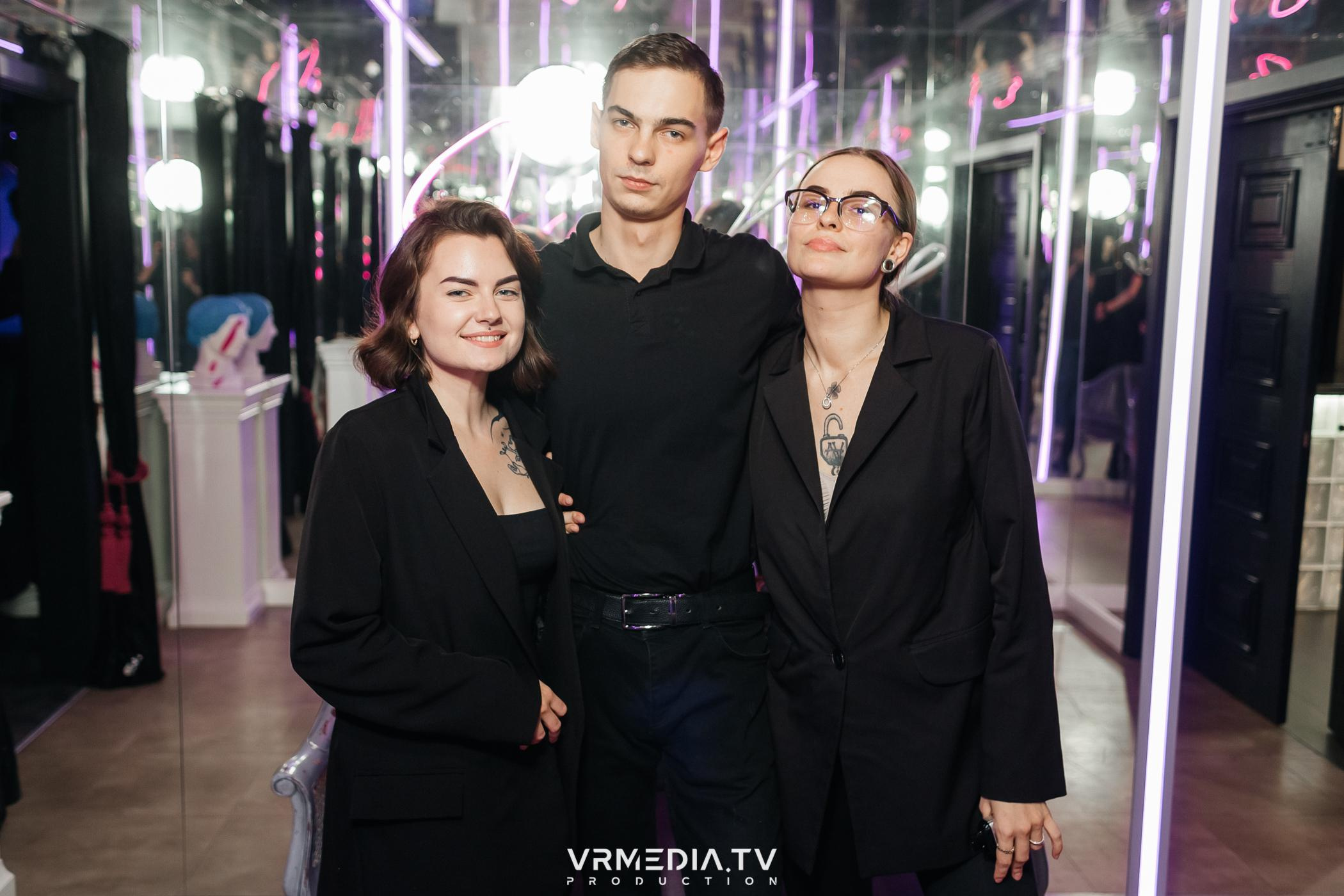 «Gentlemen show» в караоке-баре «Volna»