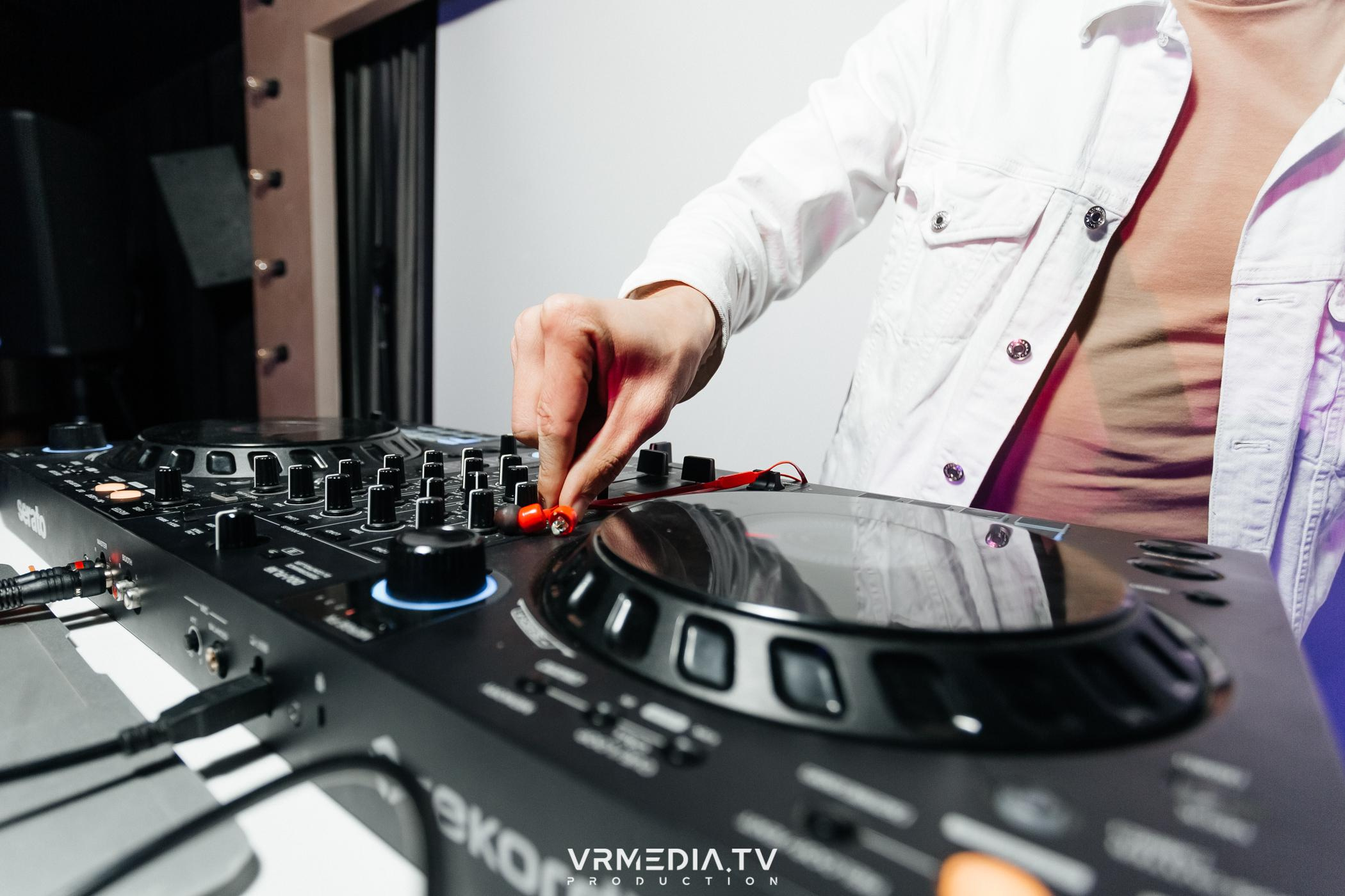 DANCE COCTAIL в караоке-баре «Volna»