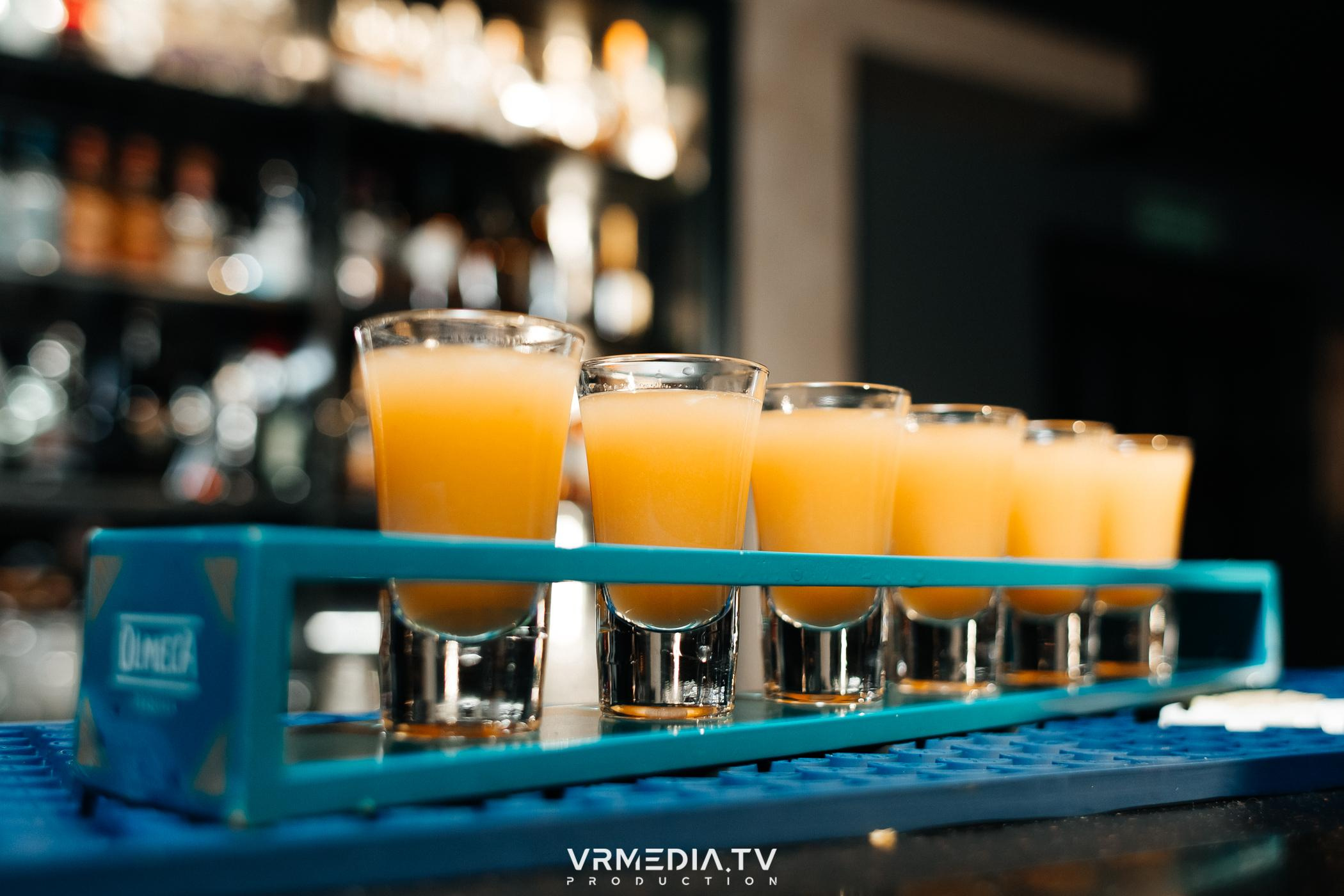 «Gentlemen show» в караоке-баре «Volna»