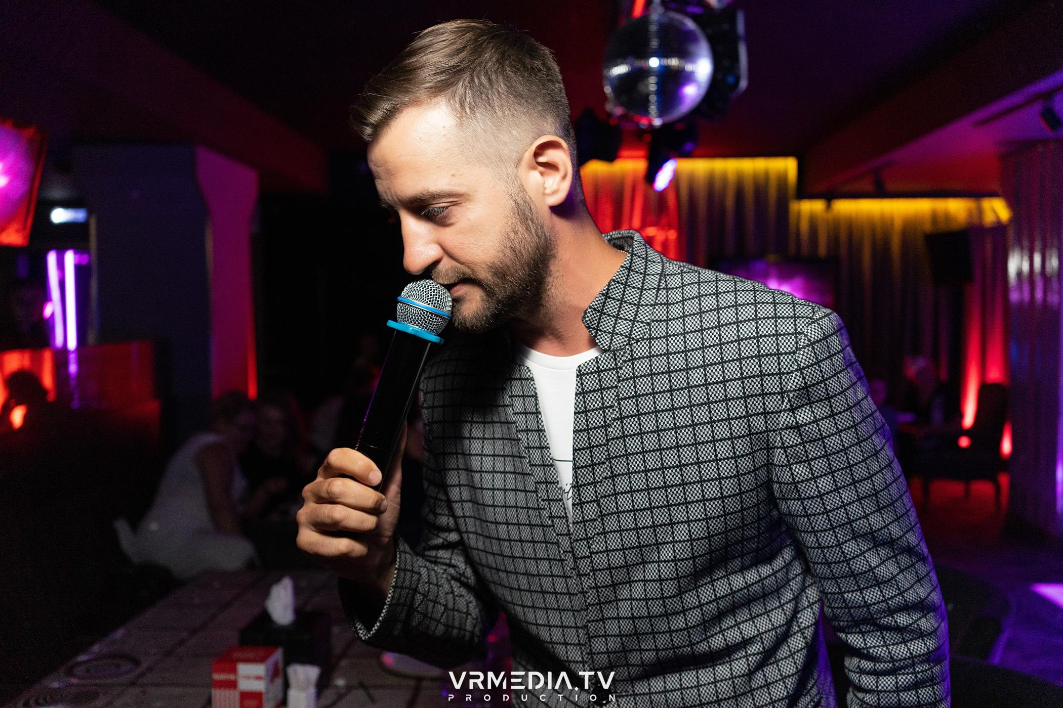 «Золотые нулевые» в караоке-баре «Volna»