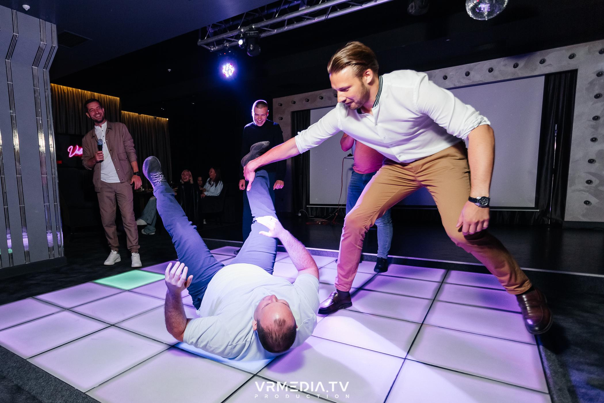 DANCE COCTAIL в караоке-баре «Volna»