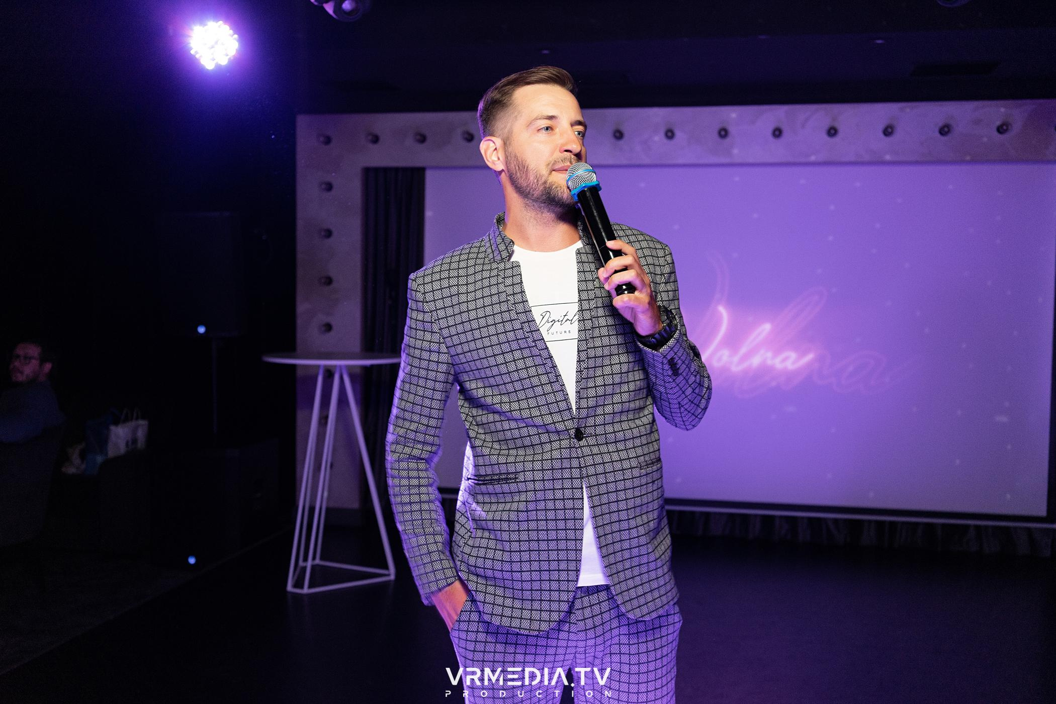 «Золотые нулевые» в караоке-баре «Volna»