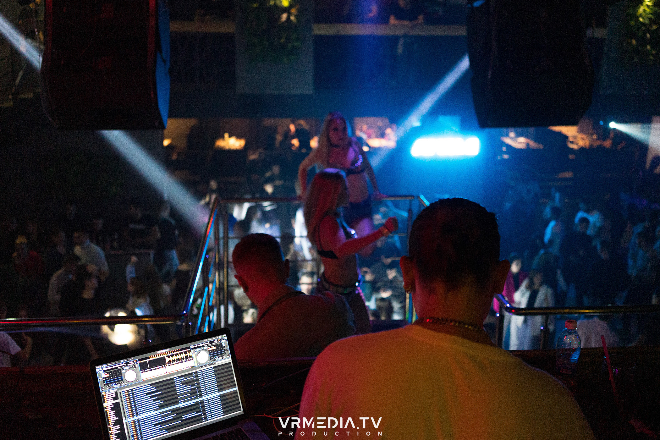 Выходные в баре «Друзья»