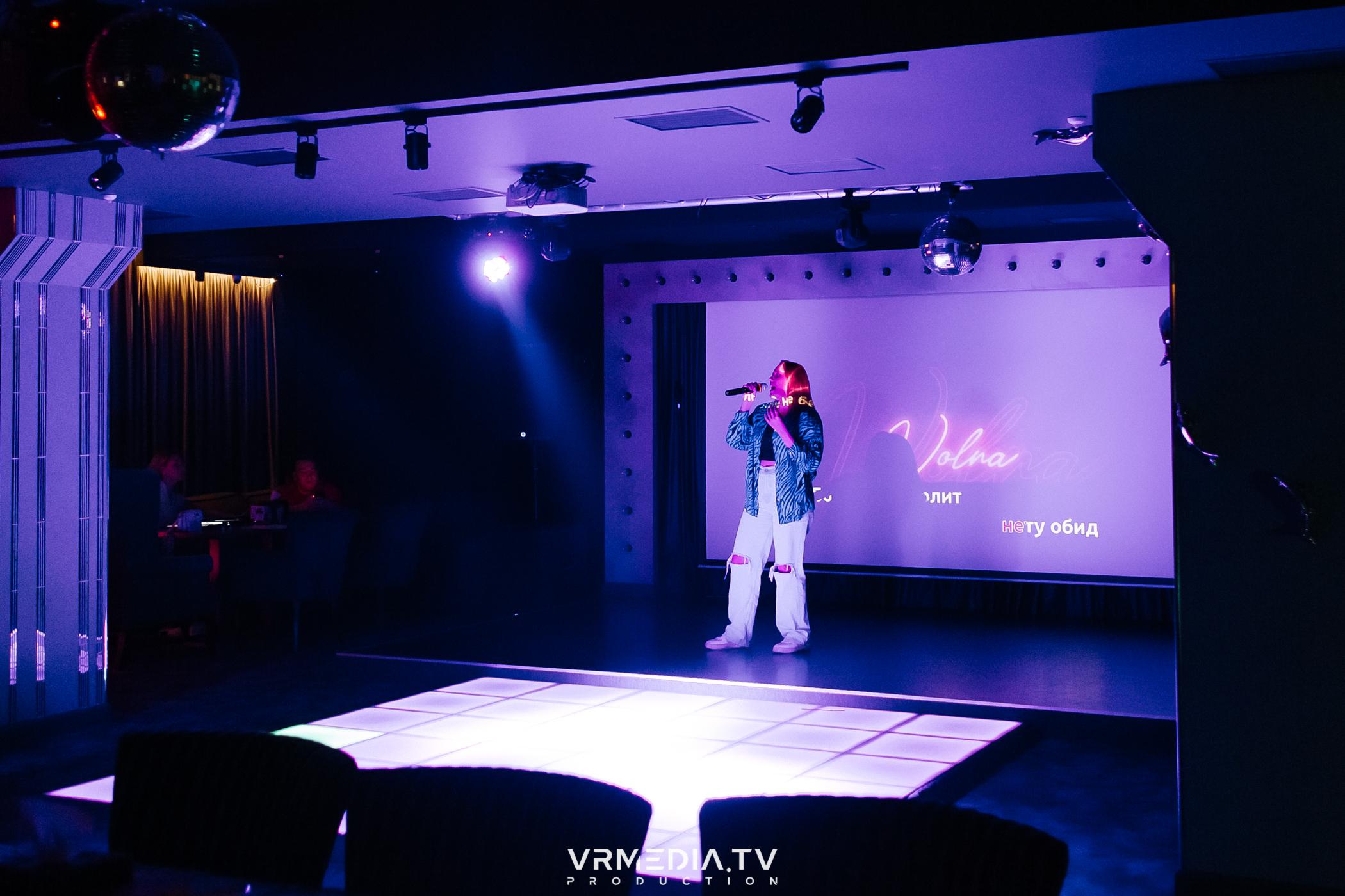 «Gentlemen show» в караоке-баре «Volna»