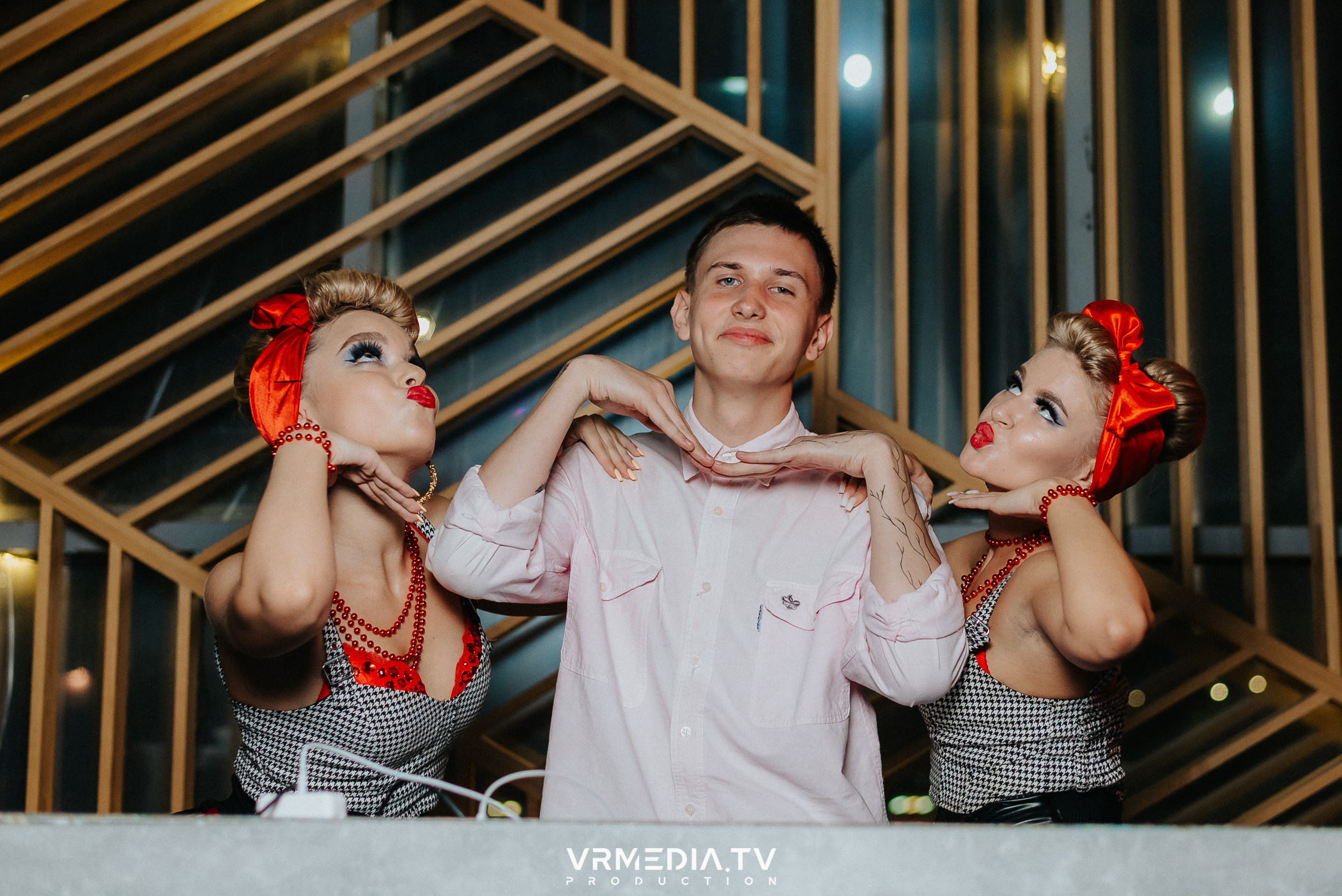 Выходные в баре «DOSKI»