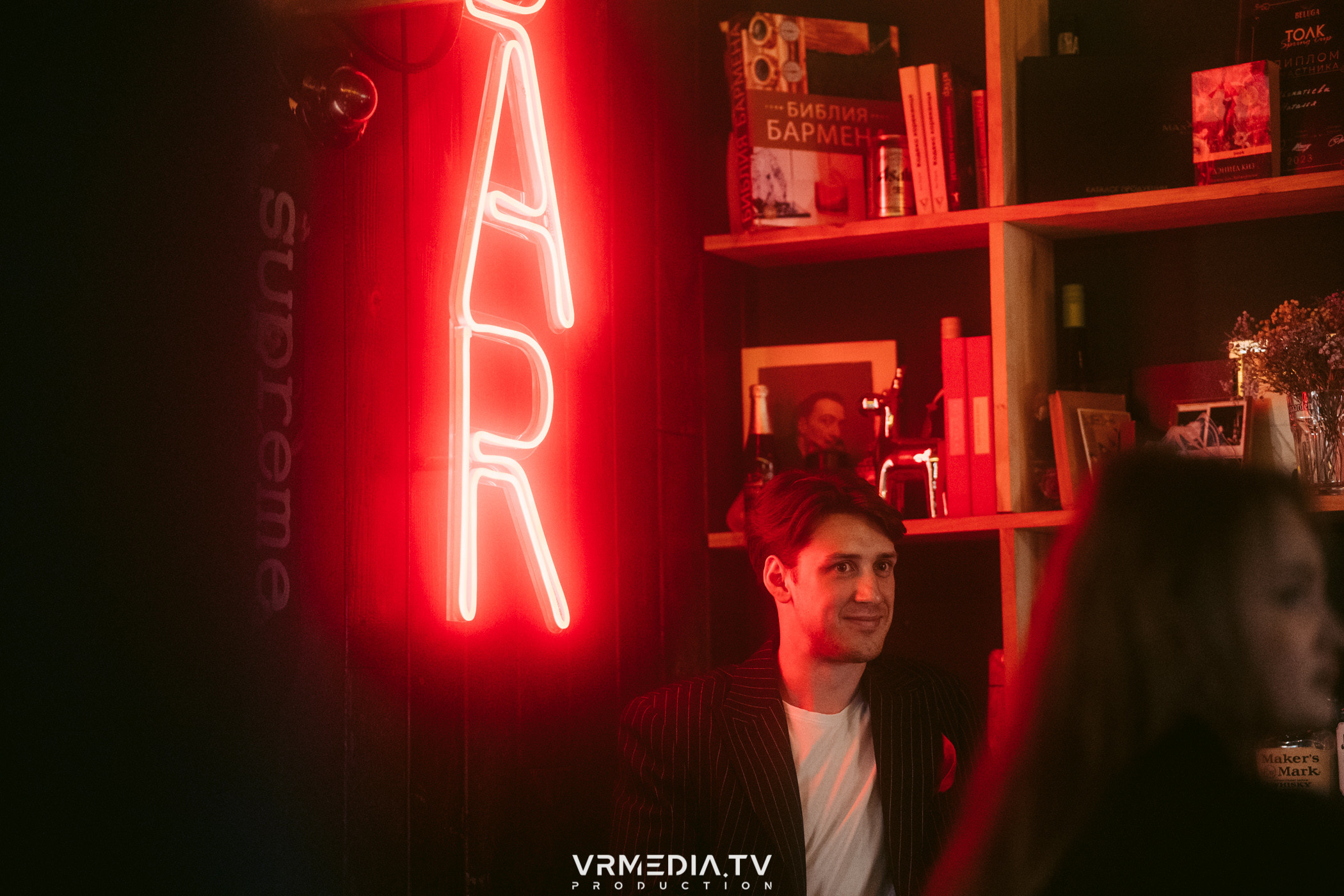 Стихи и Вино в баре «Supreme»