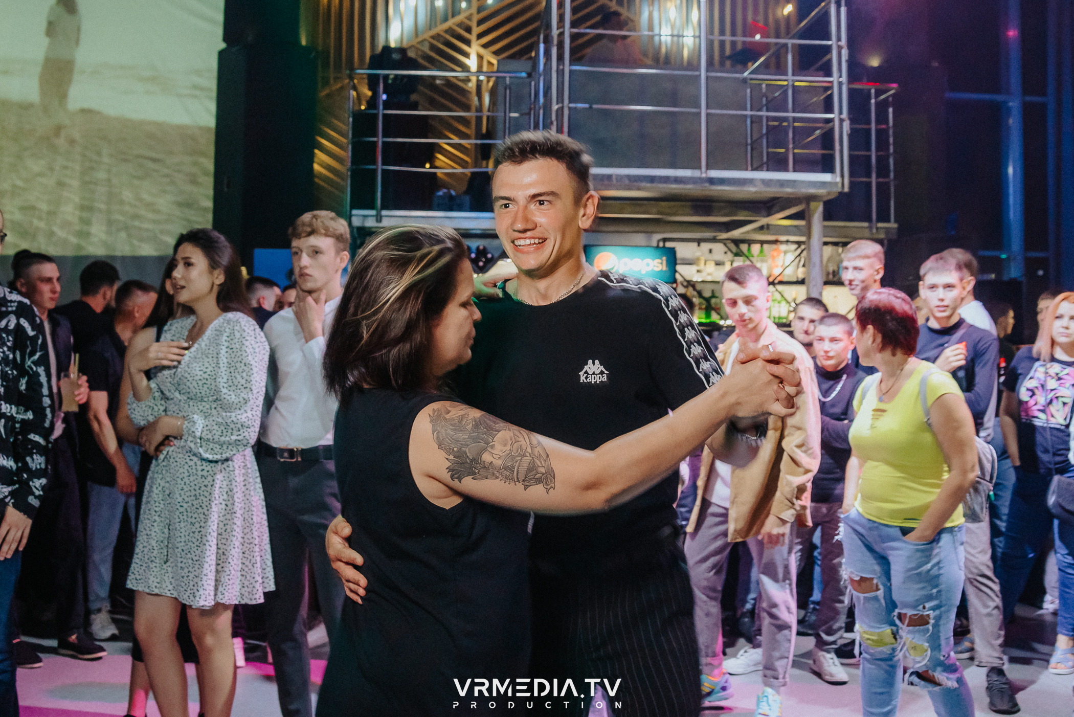 Выходные в баре «DOSKI»