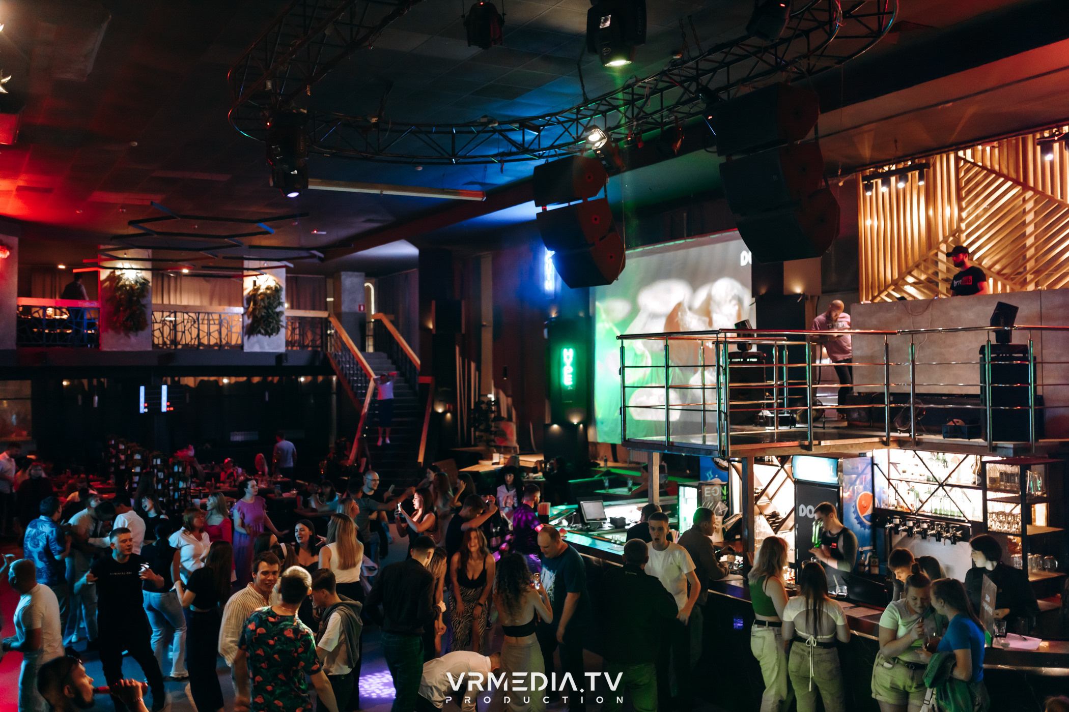 Выходные в баре «DOSKI»