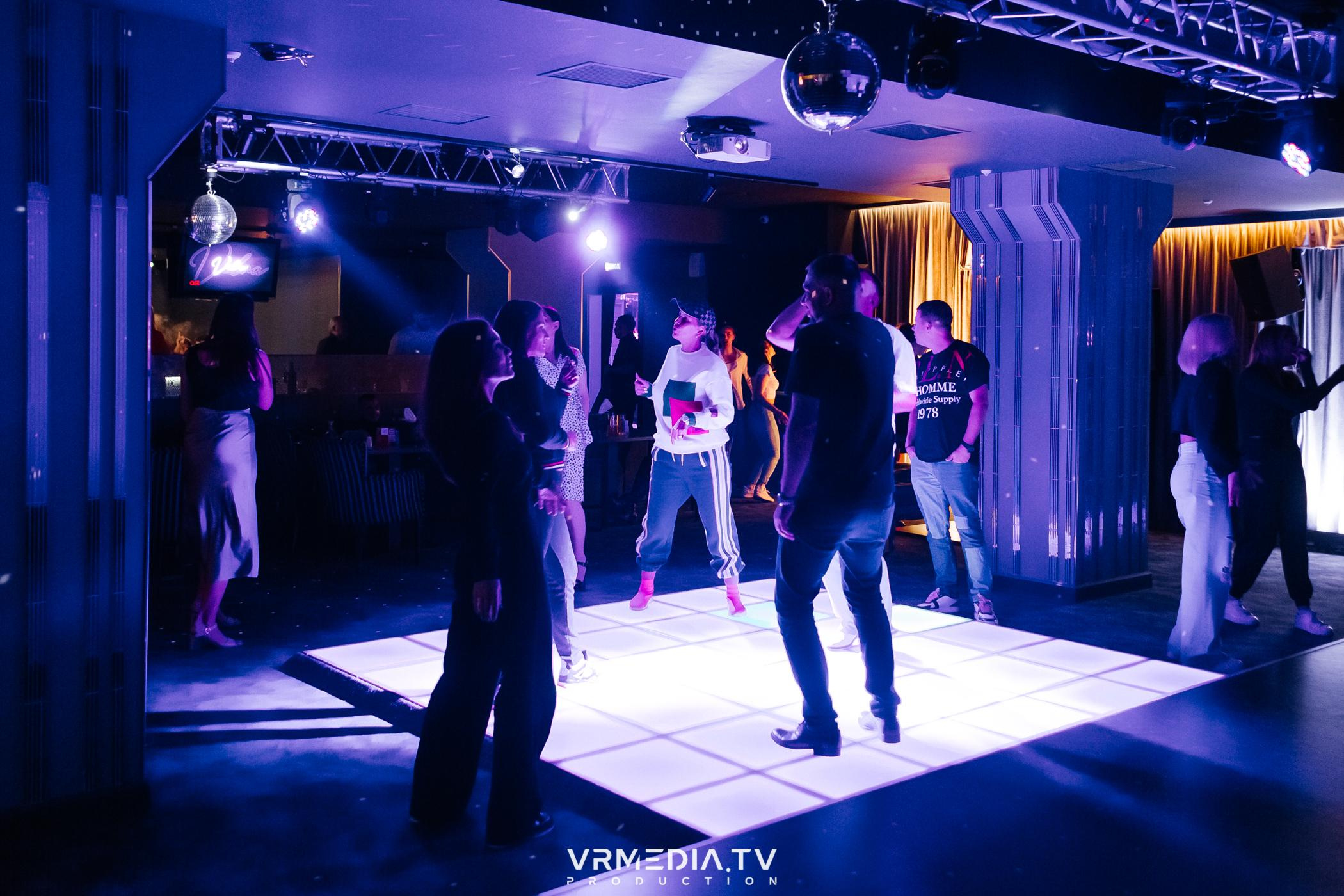 DANCE COCTAIL в караоке-баре «Volna»