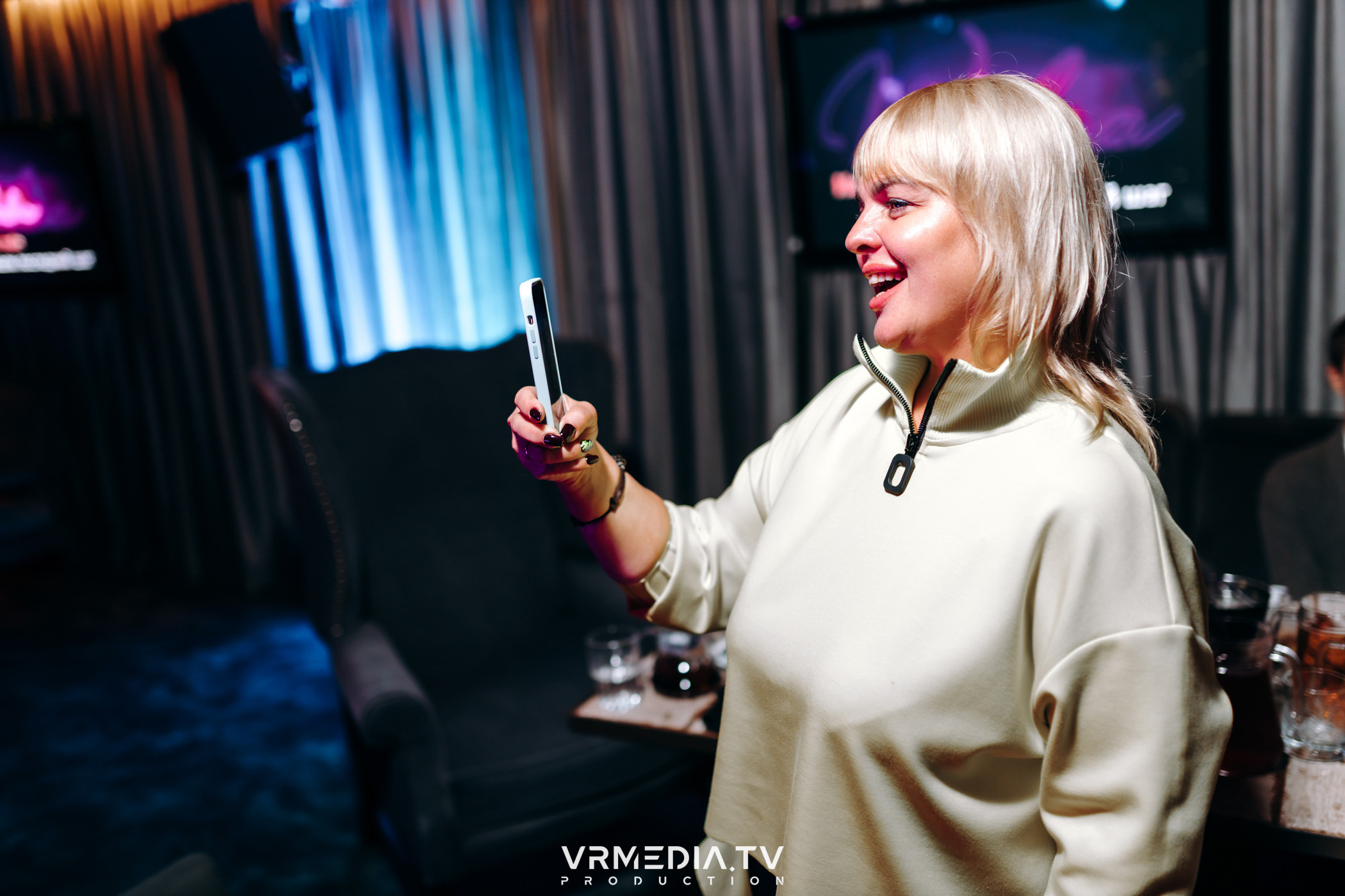 YOU ARE BEAUTIFUL в караоке-баре «Volna»