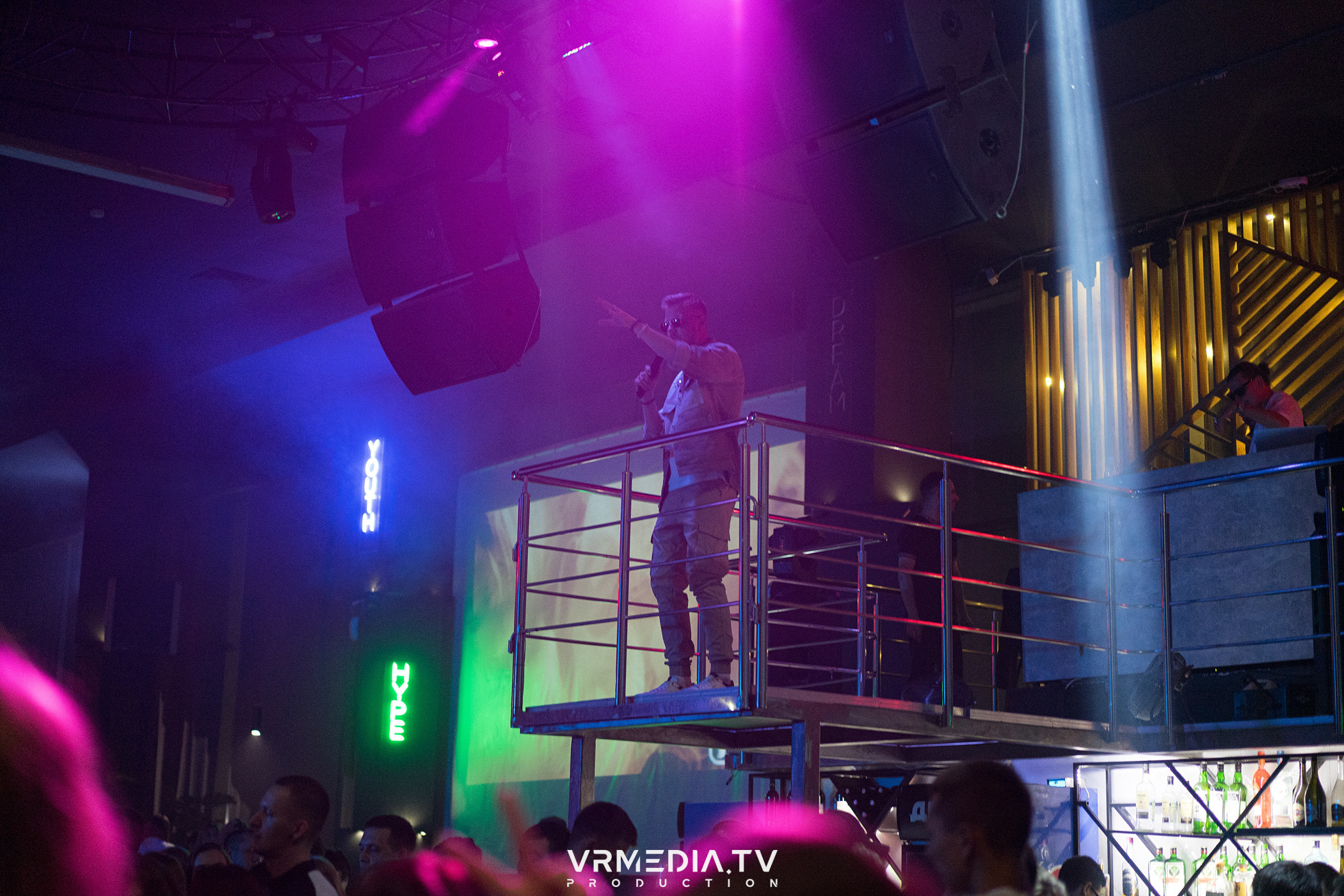 Выходные в баре «Друзья»