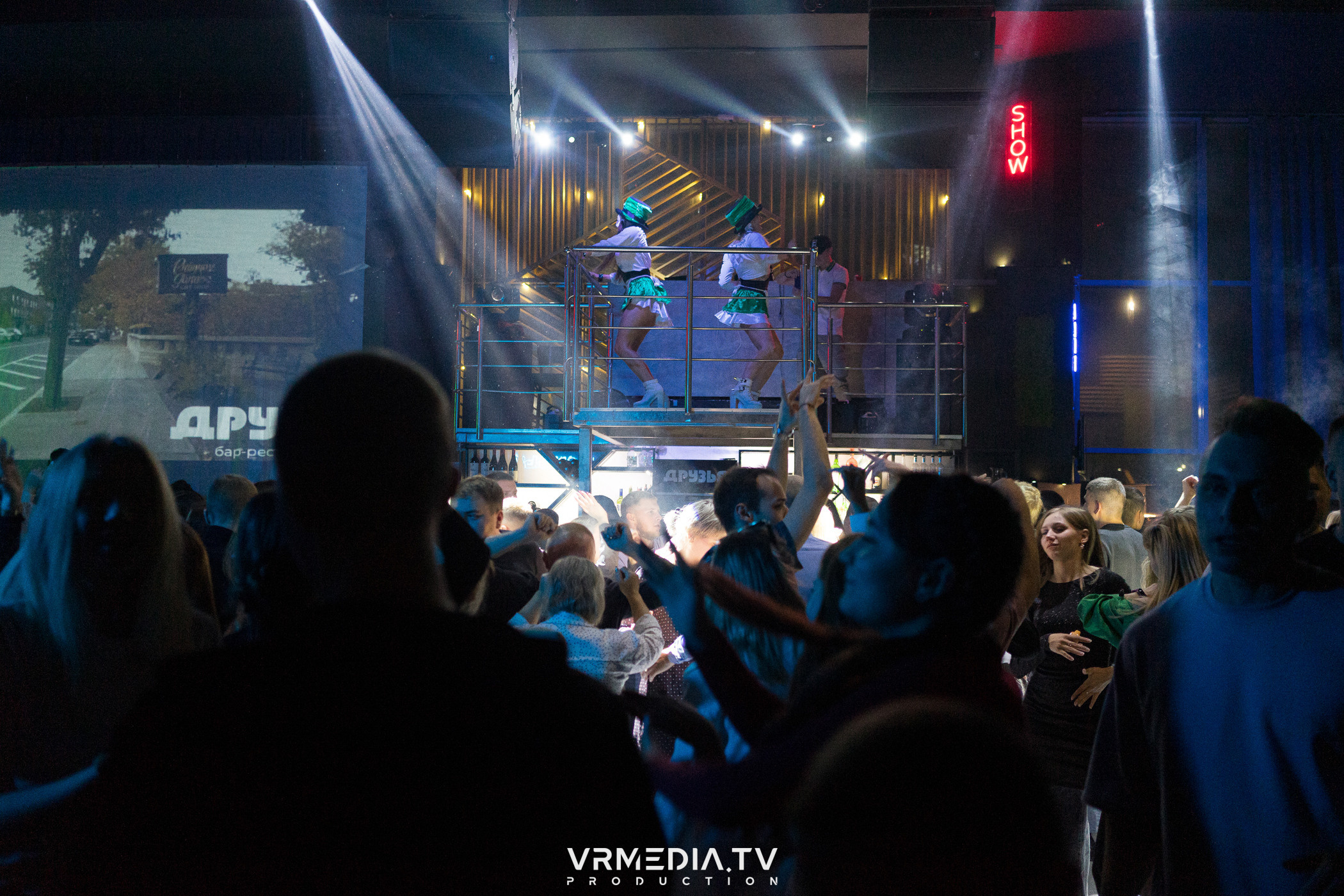 Октоберфест в баре «Друзья»