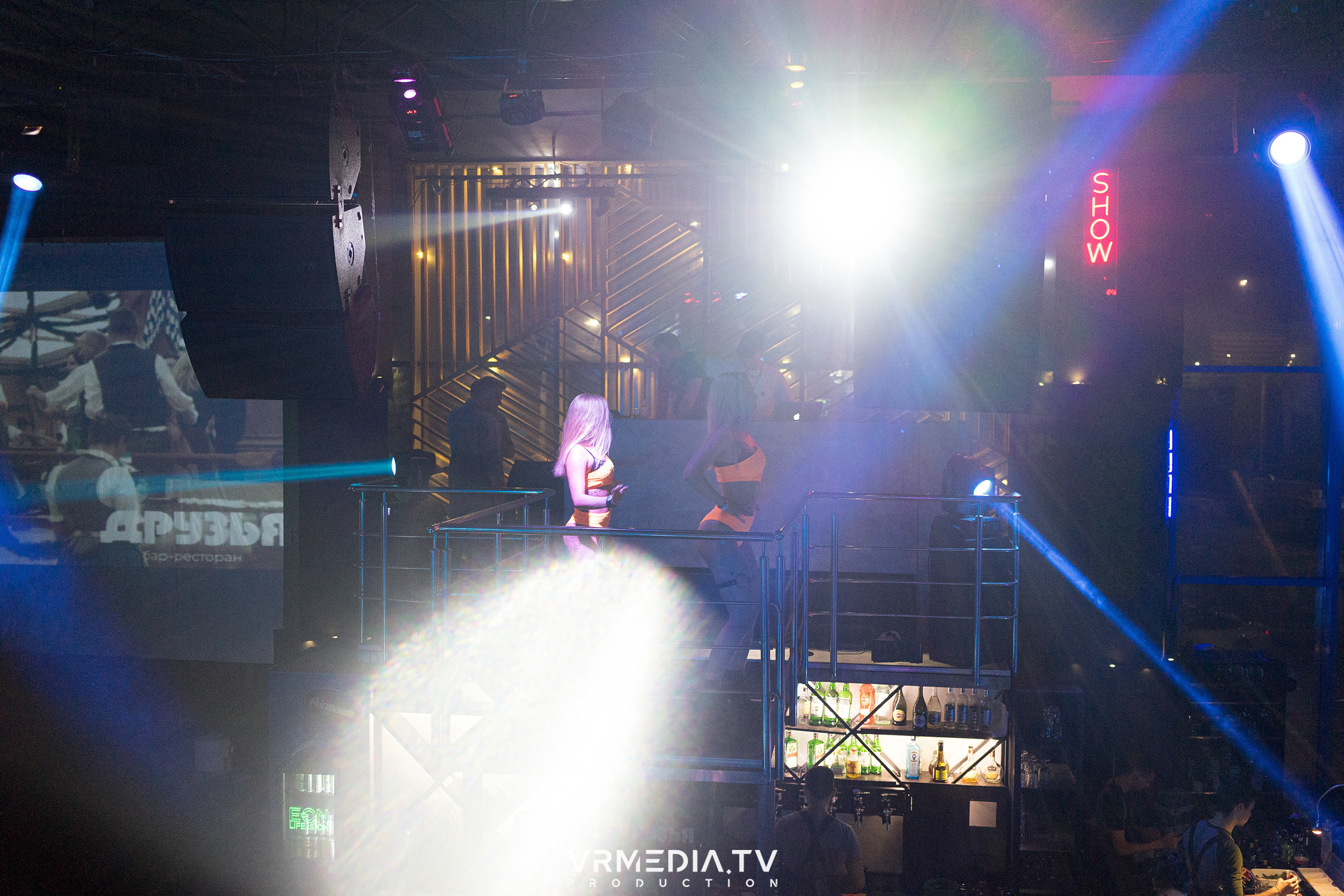 Выходные в баре «Друзья»