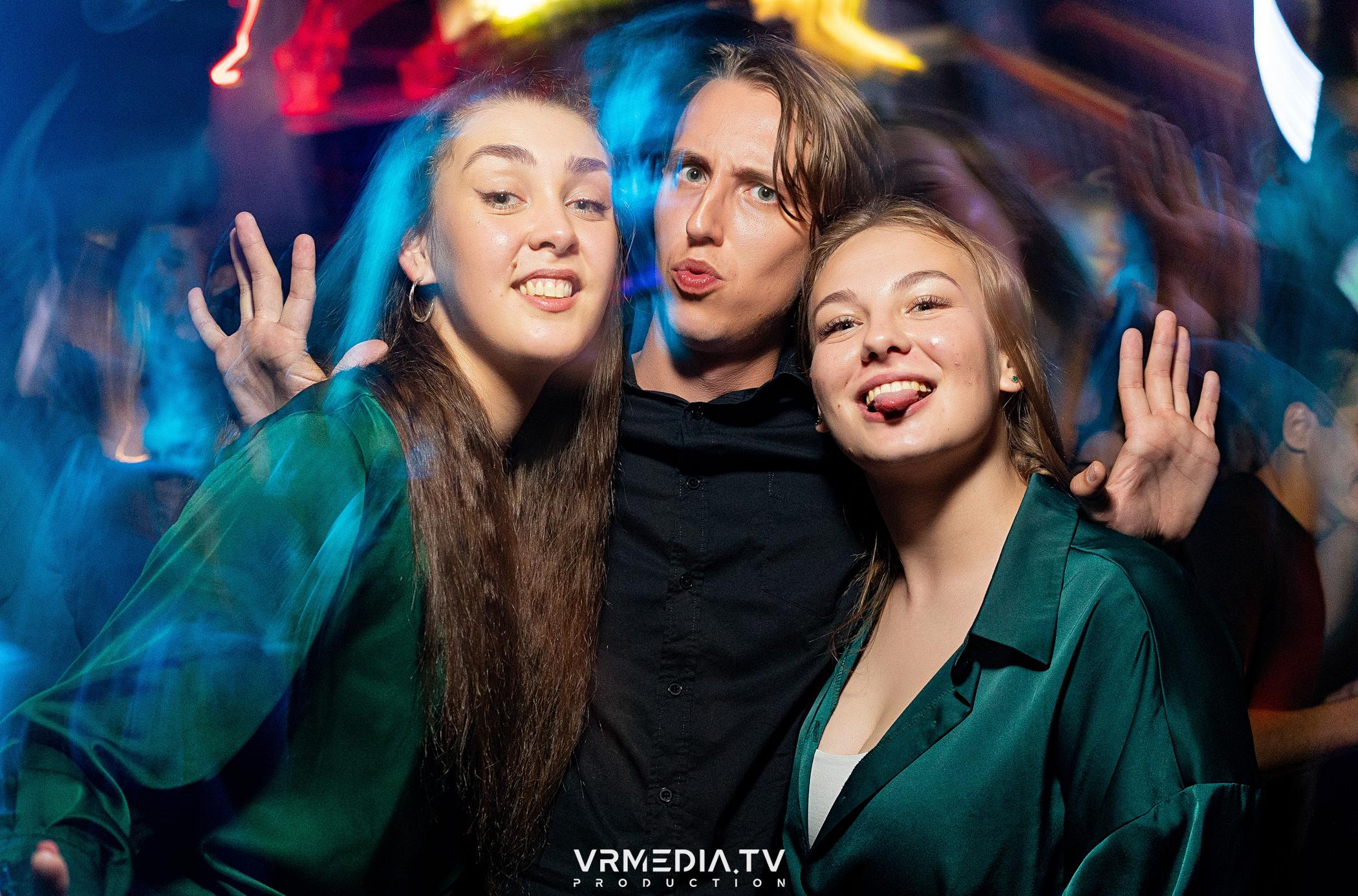 Выходные в баре «DOSKI»