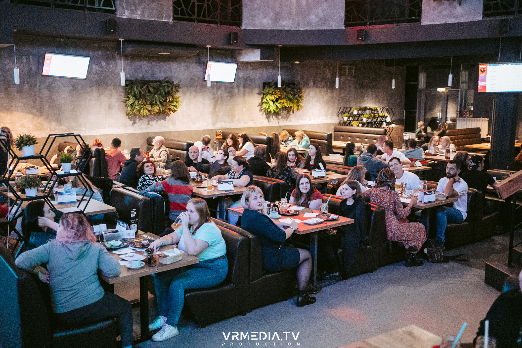 Эйнштейн party в баре «Друзья»