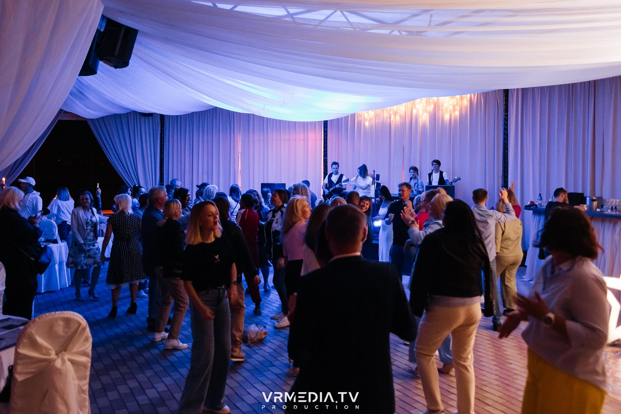 Дискотека 90-х в ресторане «Империя»