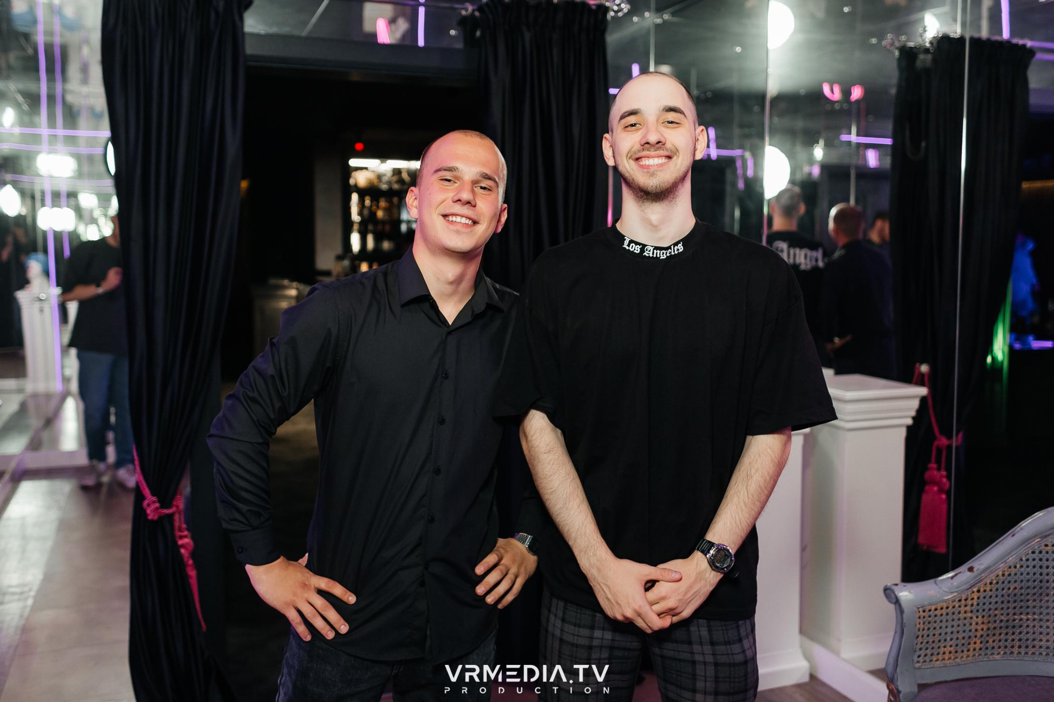 «Gentlemen show» в караоке-баре «Volna»